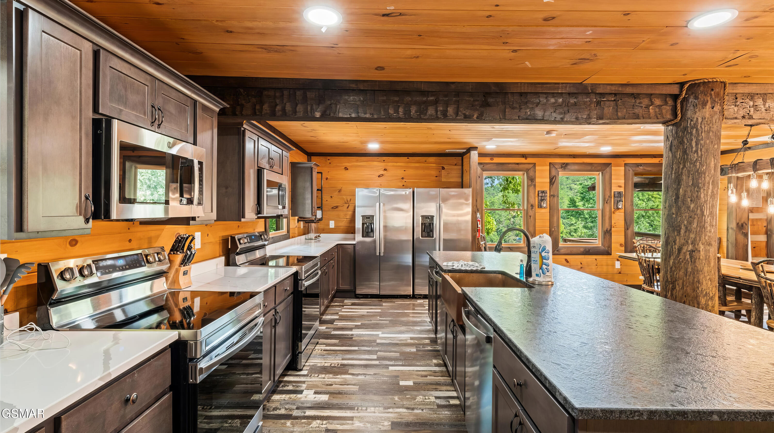 2209 Henderson Springs Road Pigeon Forge TN 37863