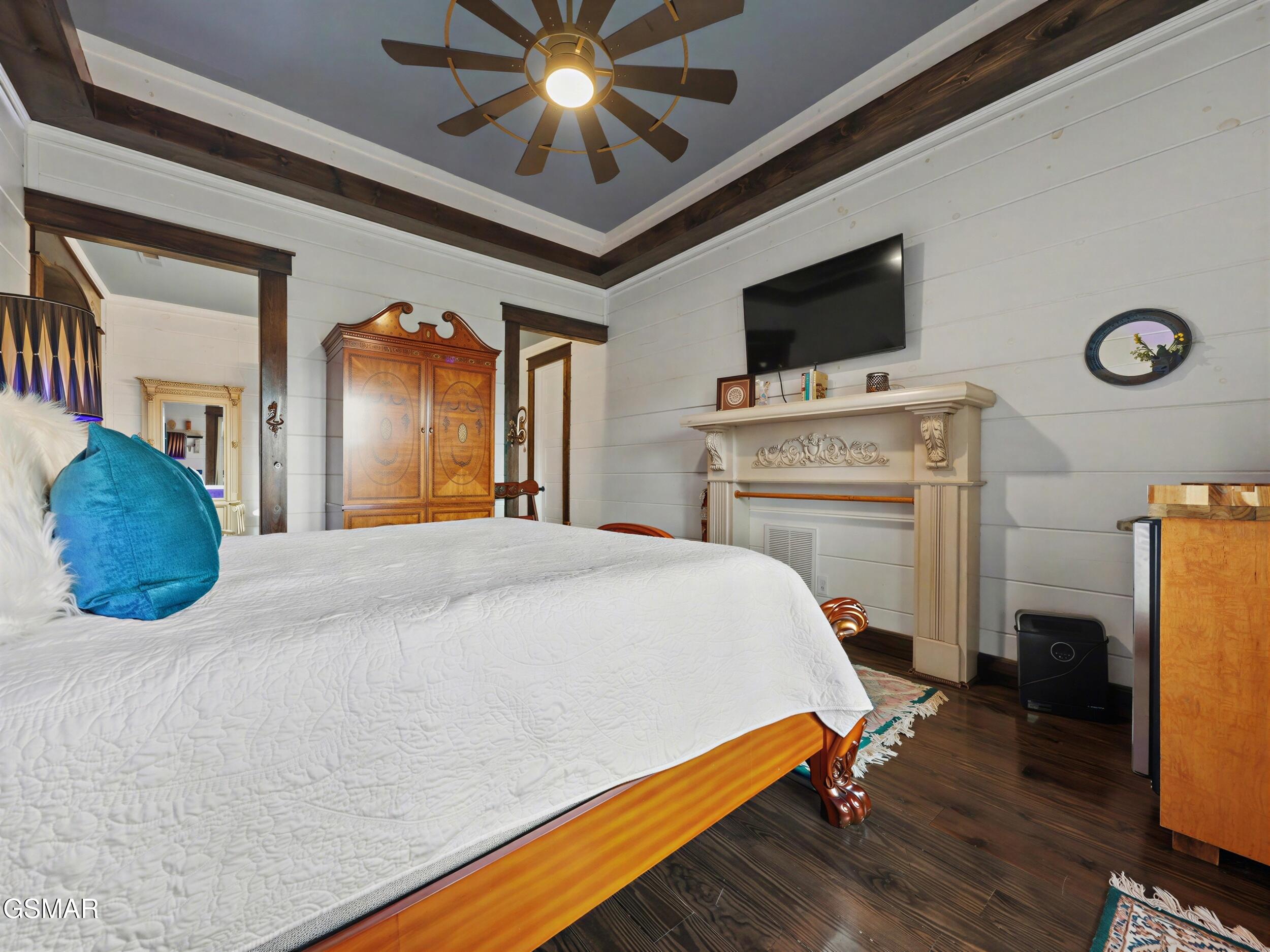 225 Chimney Tops Way Gatlinburg TN 37738