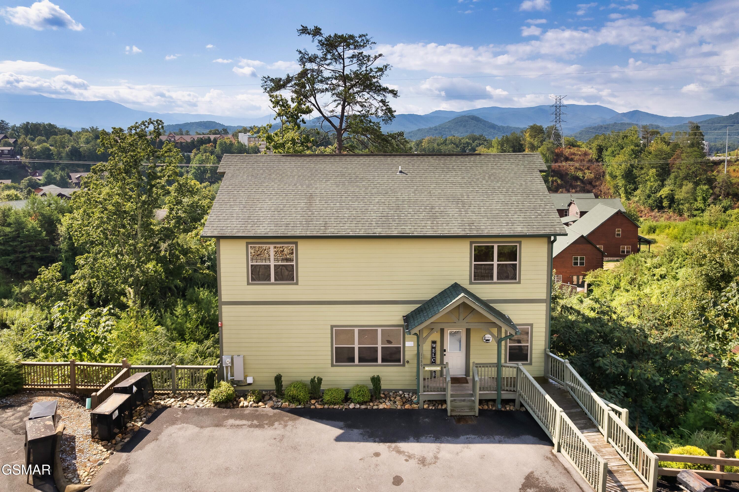 1129 Cove Falls Way Pigeon Forge TN 37863