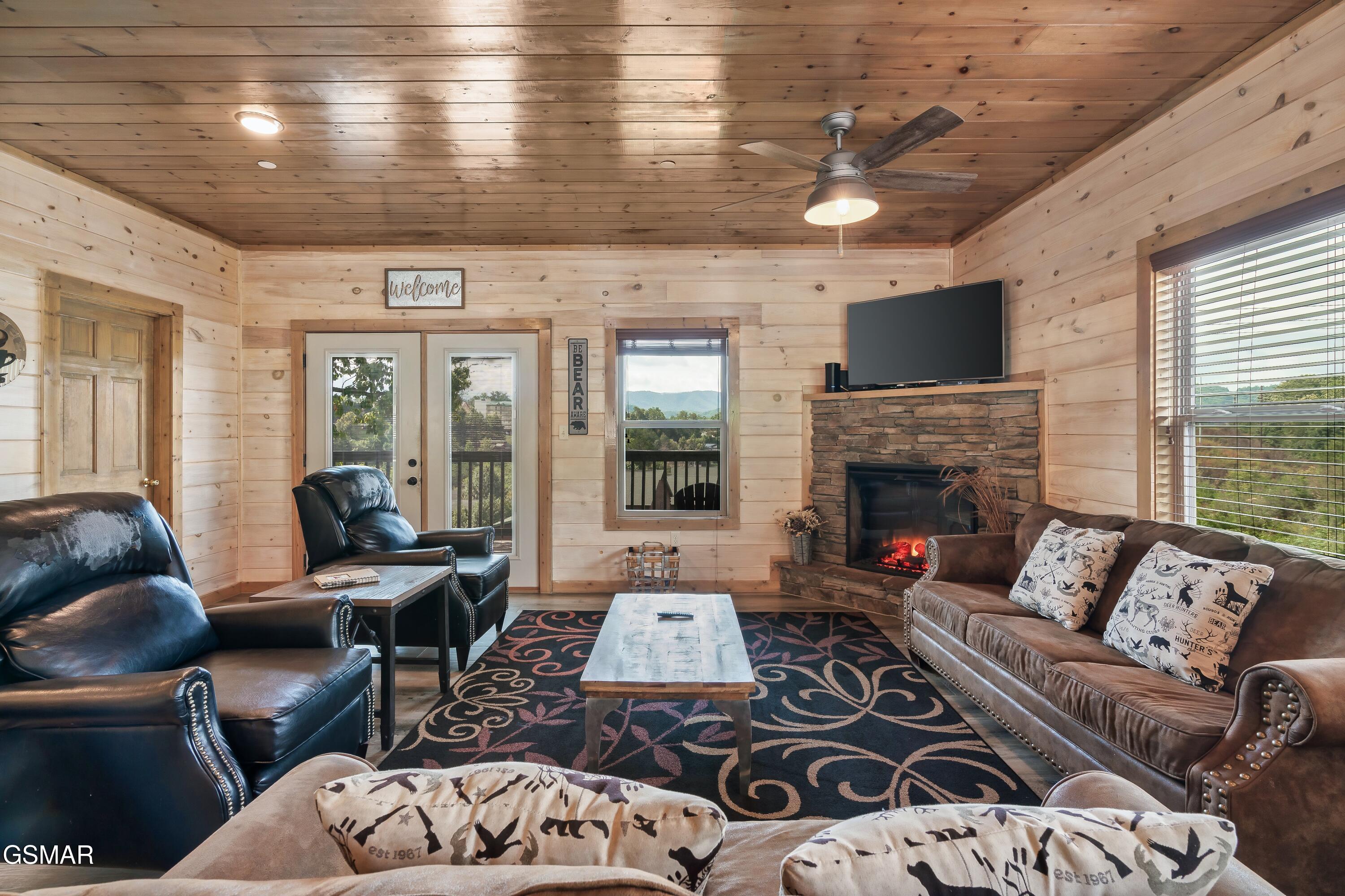 1129 Cove Falls Way Pigeon Forge TN 37863