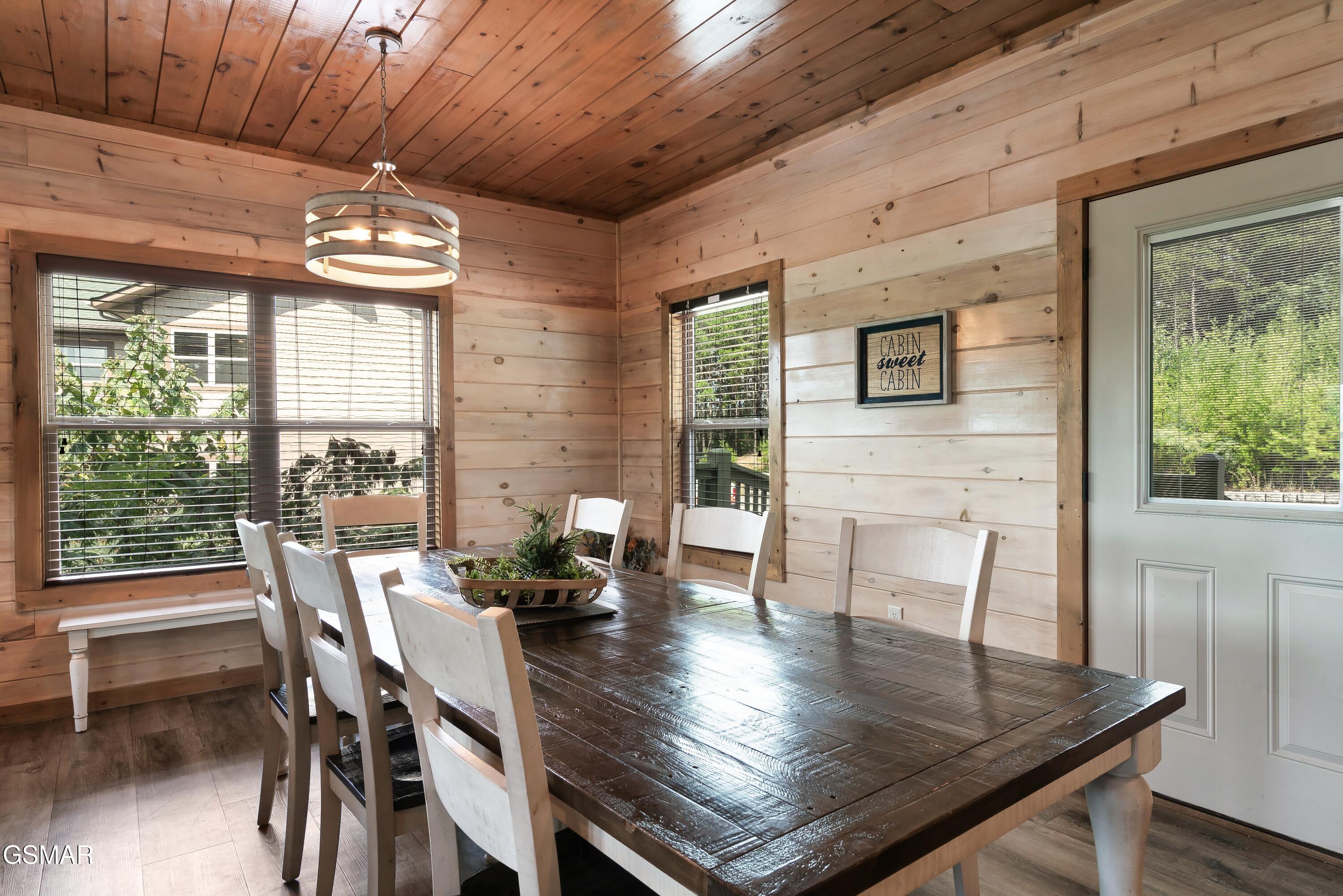 1129 Cove Falls Way Pigeon Forge TN 37863