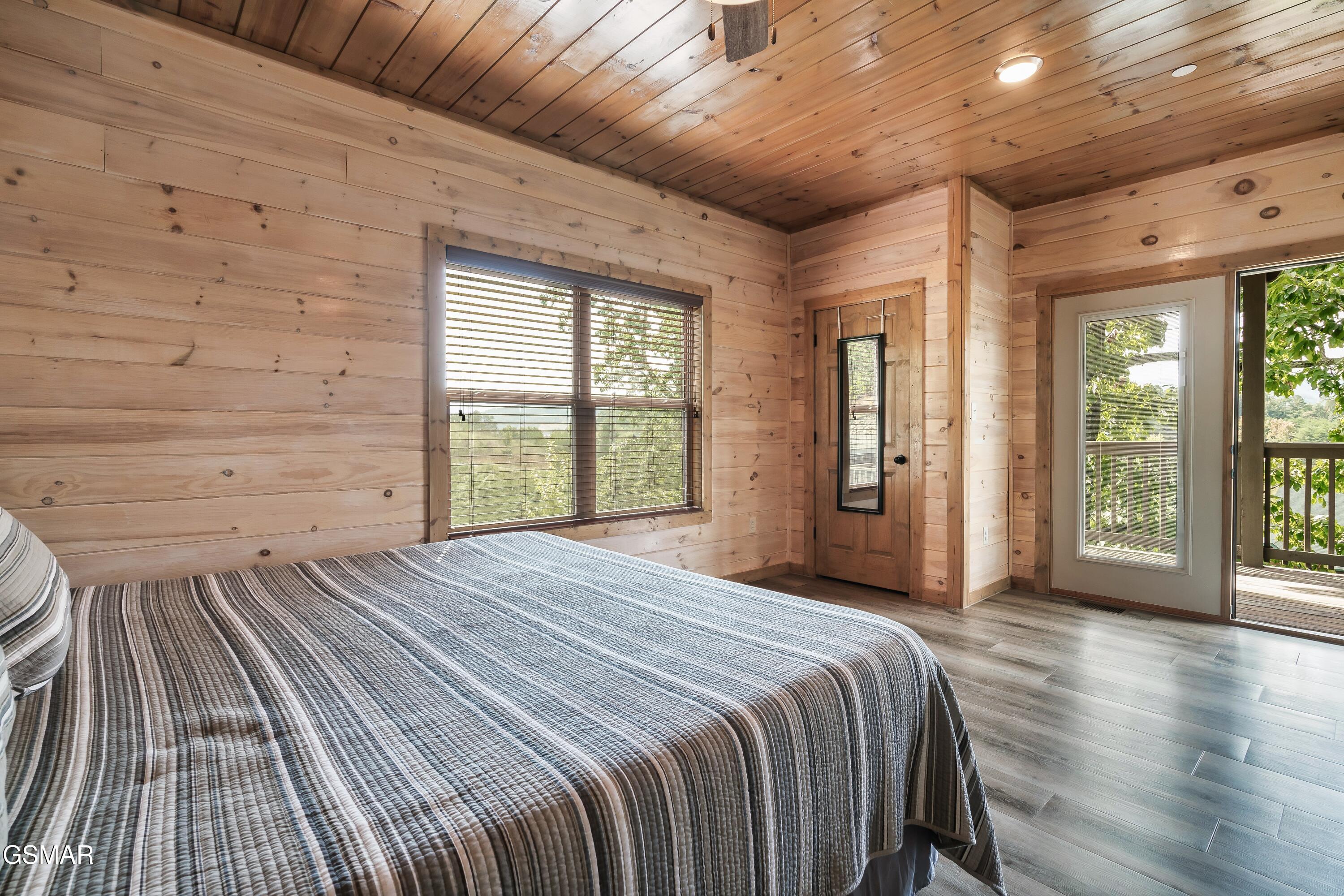 1129 Cove Falls Way Pigeon Forge TN 37863