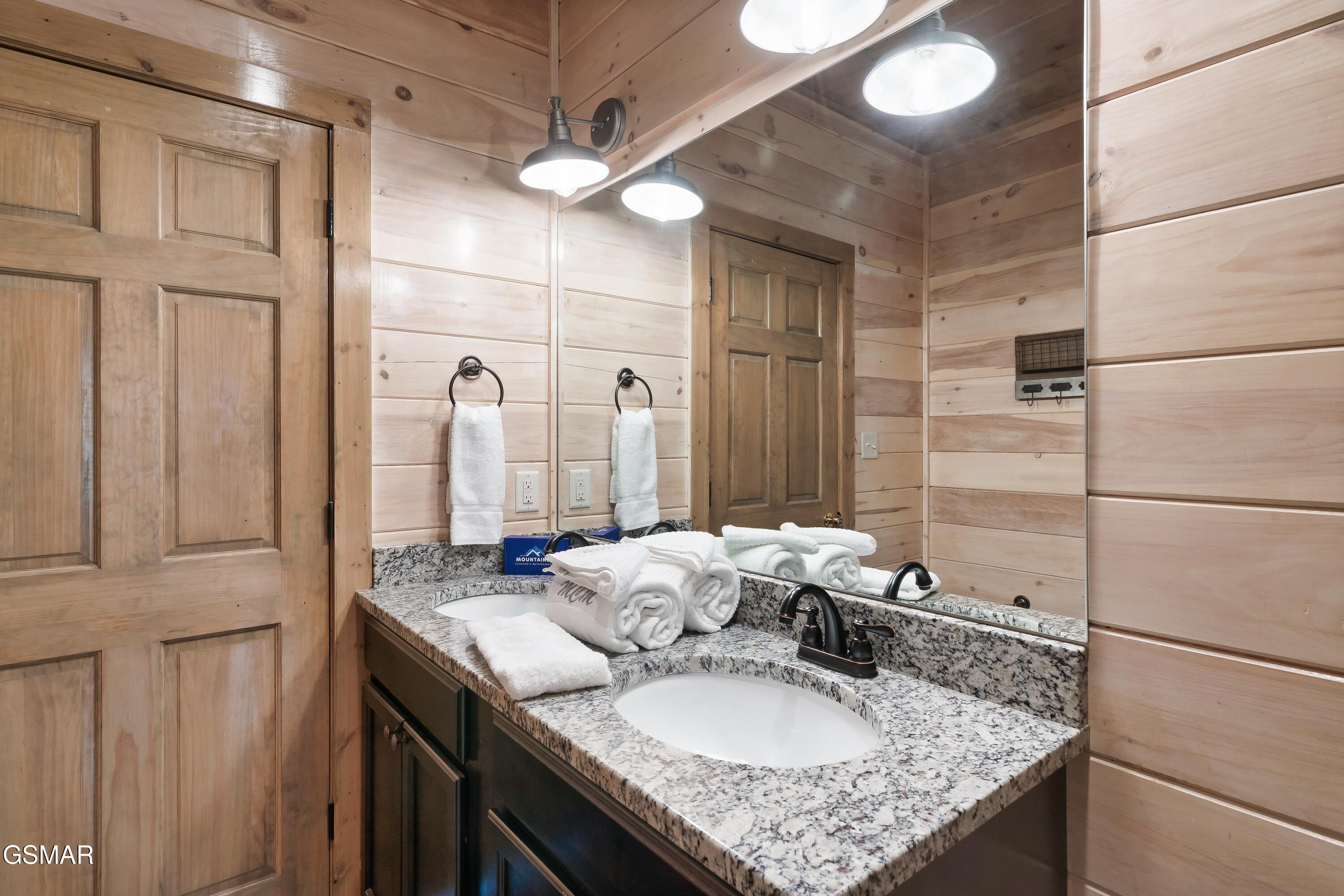 1129 Cove Falls Way Pigeon Forge TN 37863
