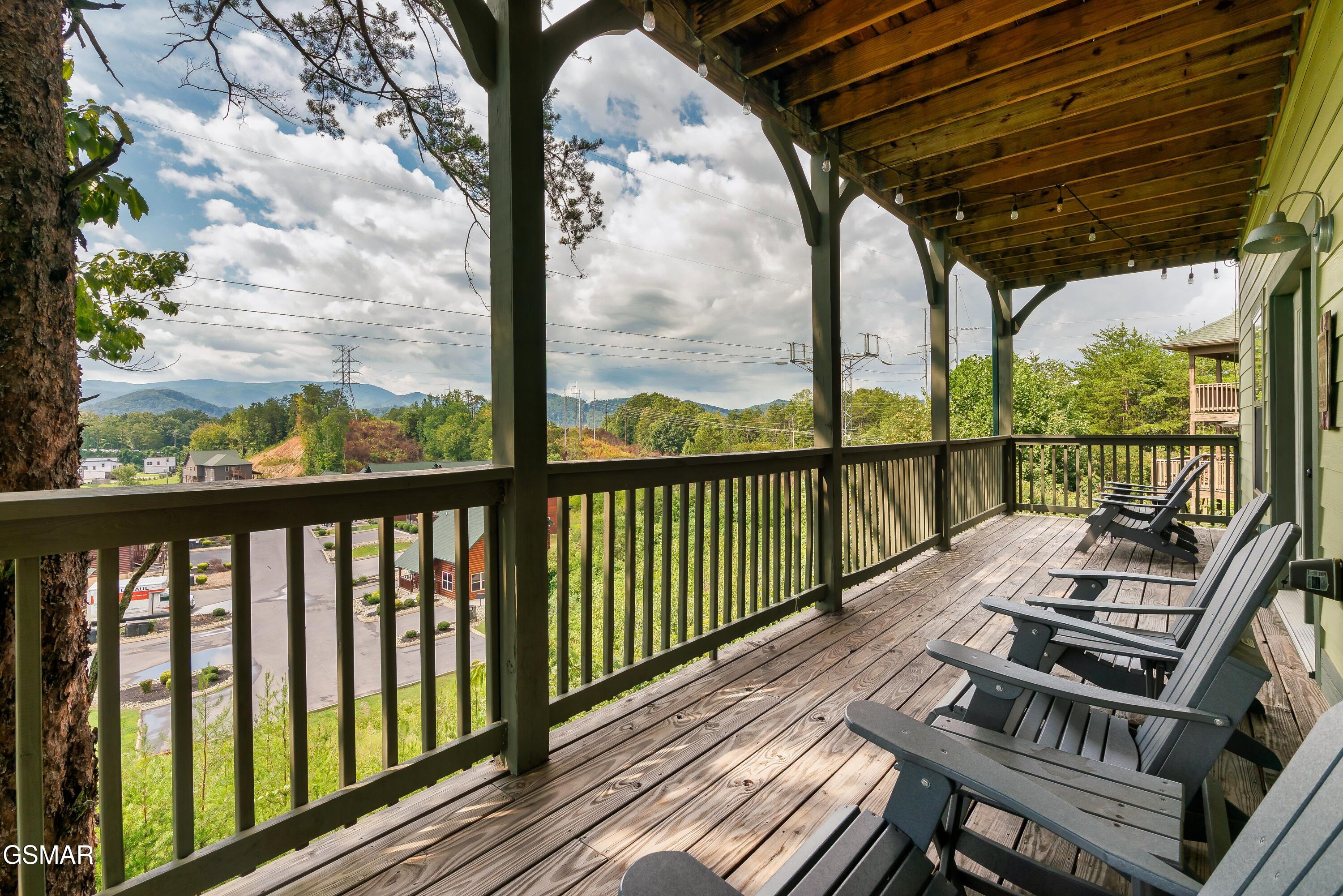 1129 Cove Falls Way Pigeon Forge TN 37863