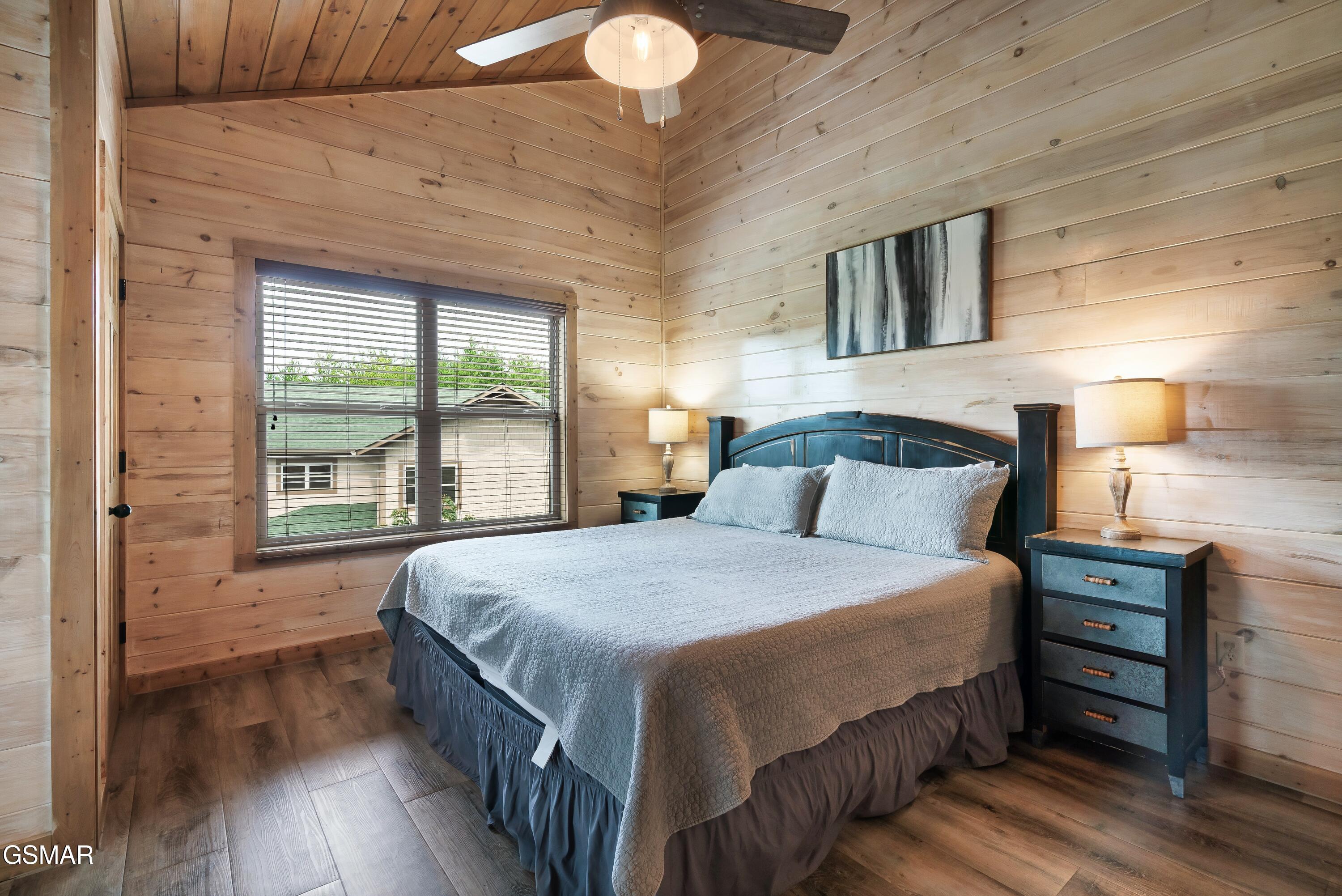 1129 Cove Falls Way Pigeon Forge TN 37863