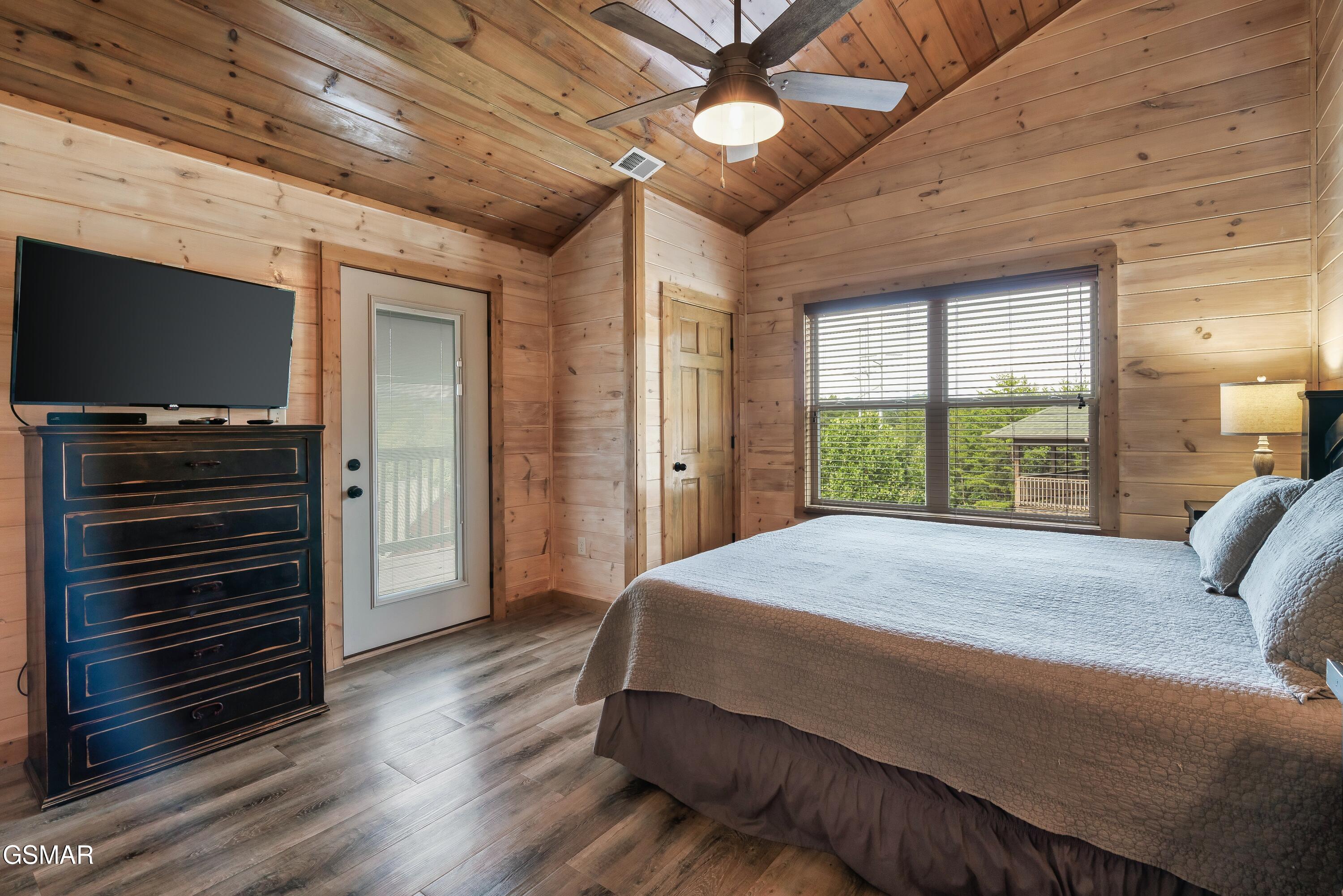 1129 Cove Falls Way Pigeon Forge TN 37863