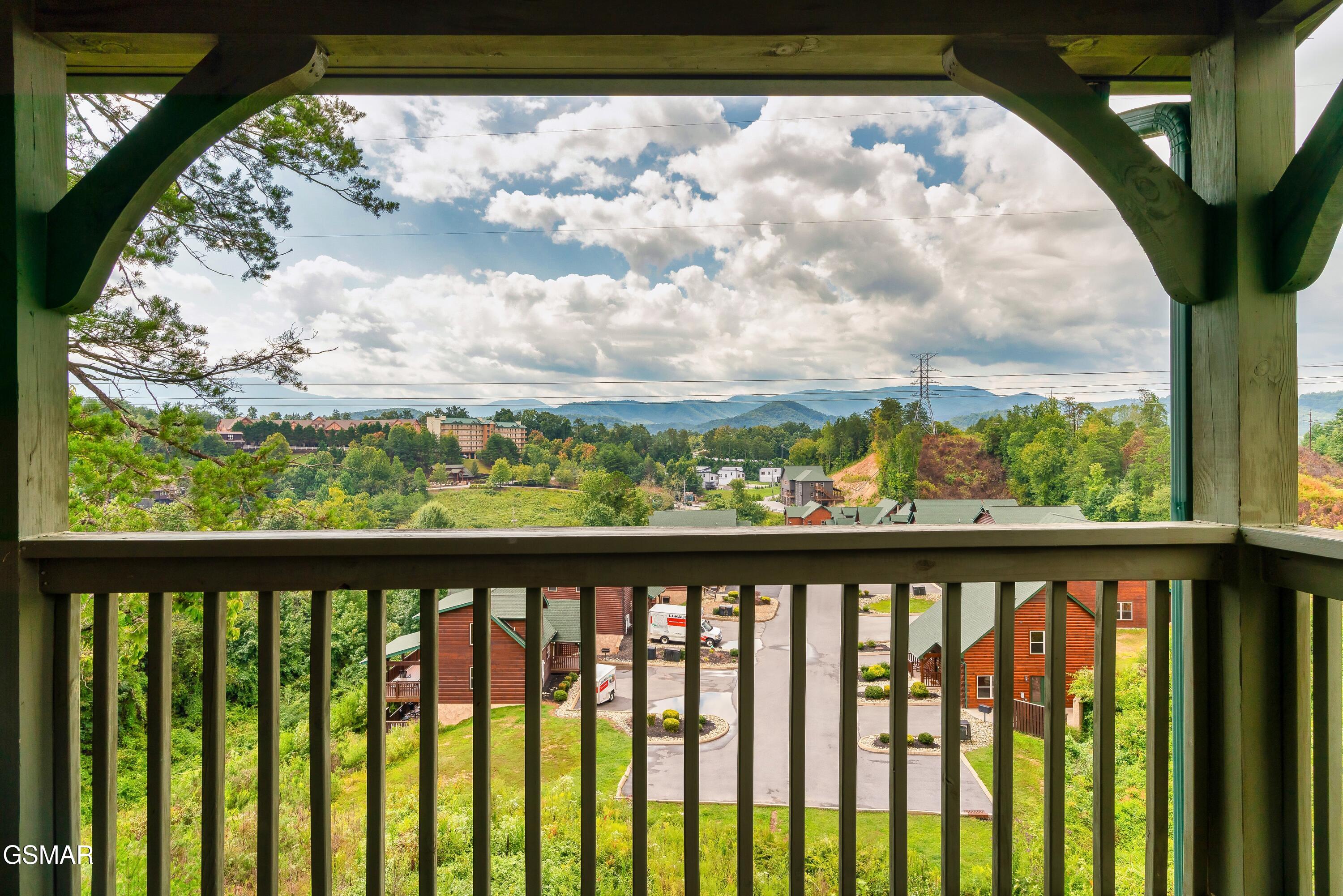 1129 Cove Falls Way Pigeon Forge TN 37863