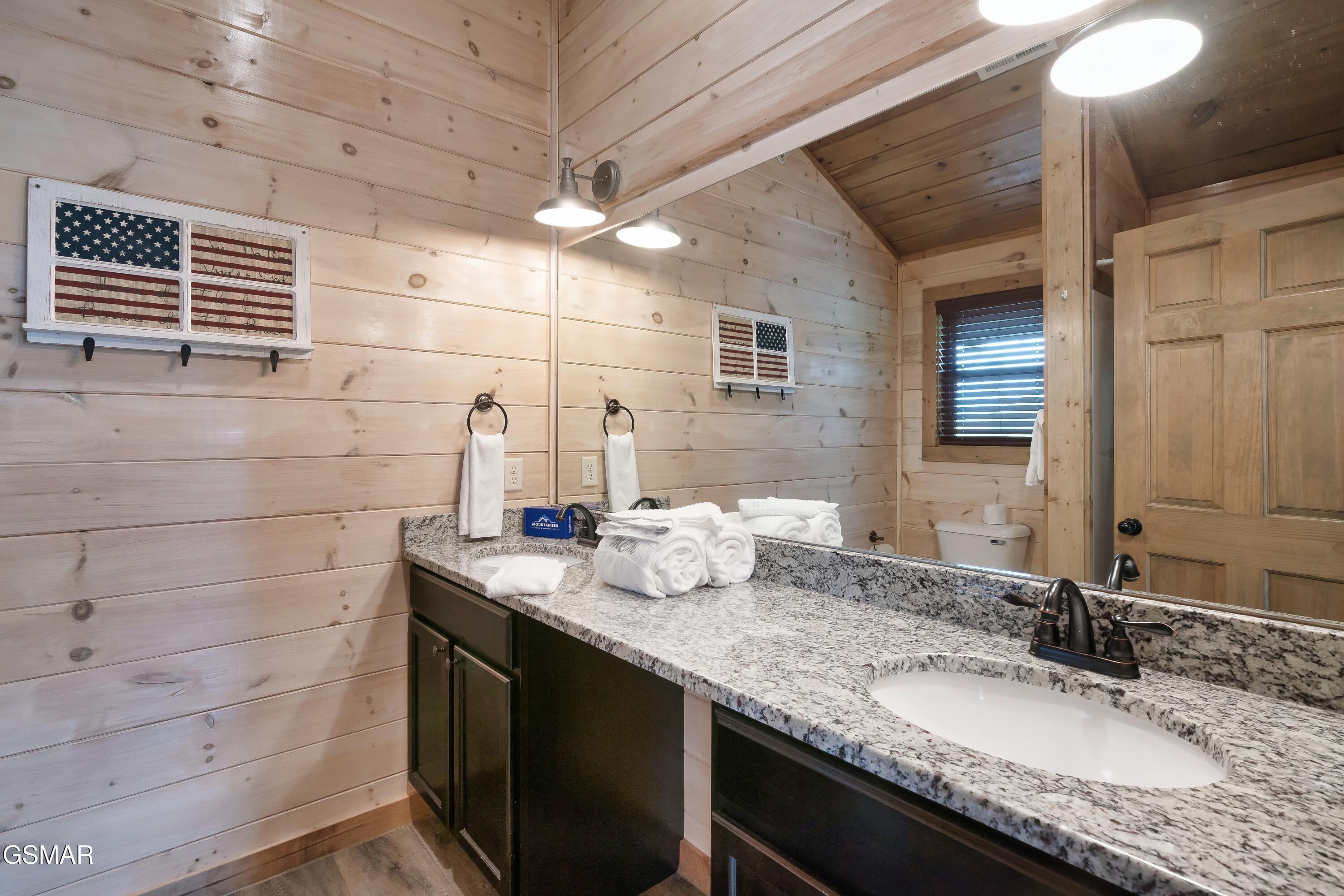 1129 Cove Falls Way Pigeon Forge TN 37863