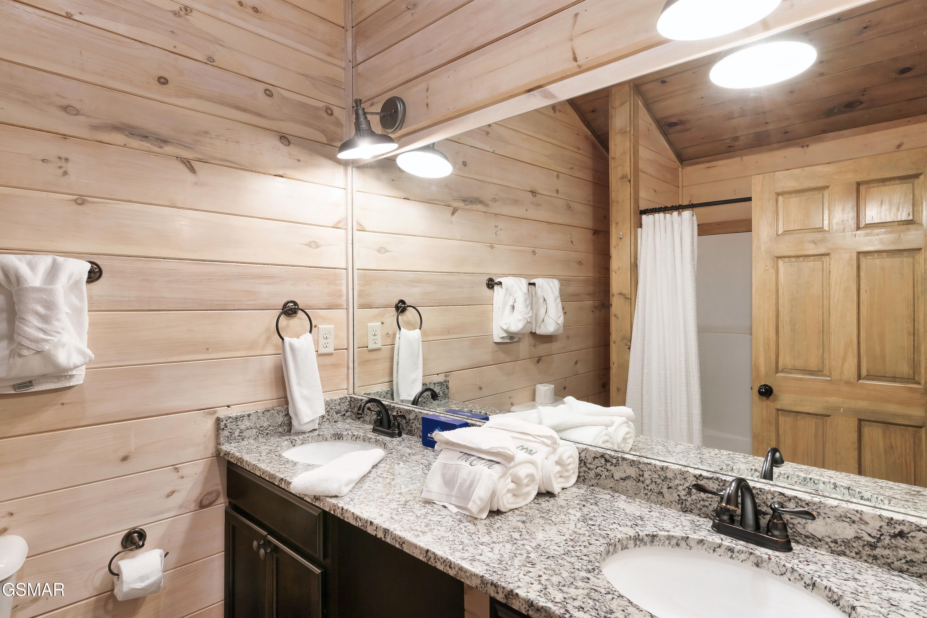 1129 Cove Falls Way Pigeon Forge TN 37863