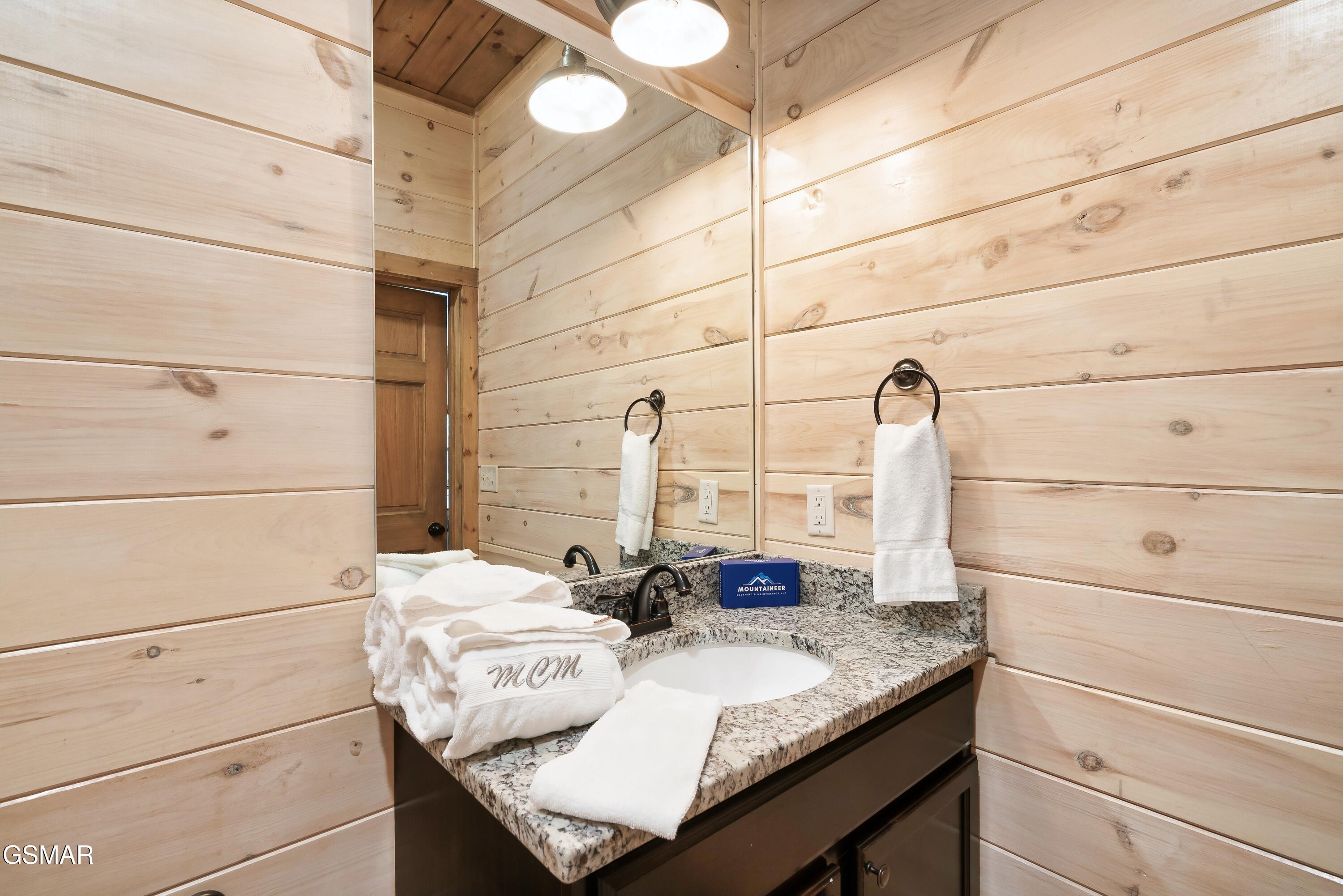 1129 Cove Falls Way Pigeon Forge TN 37863