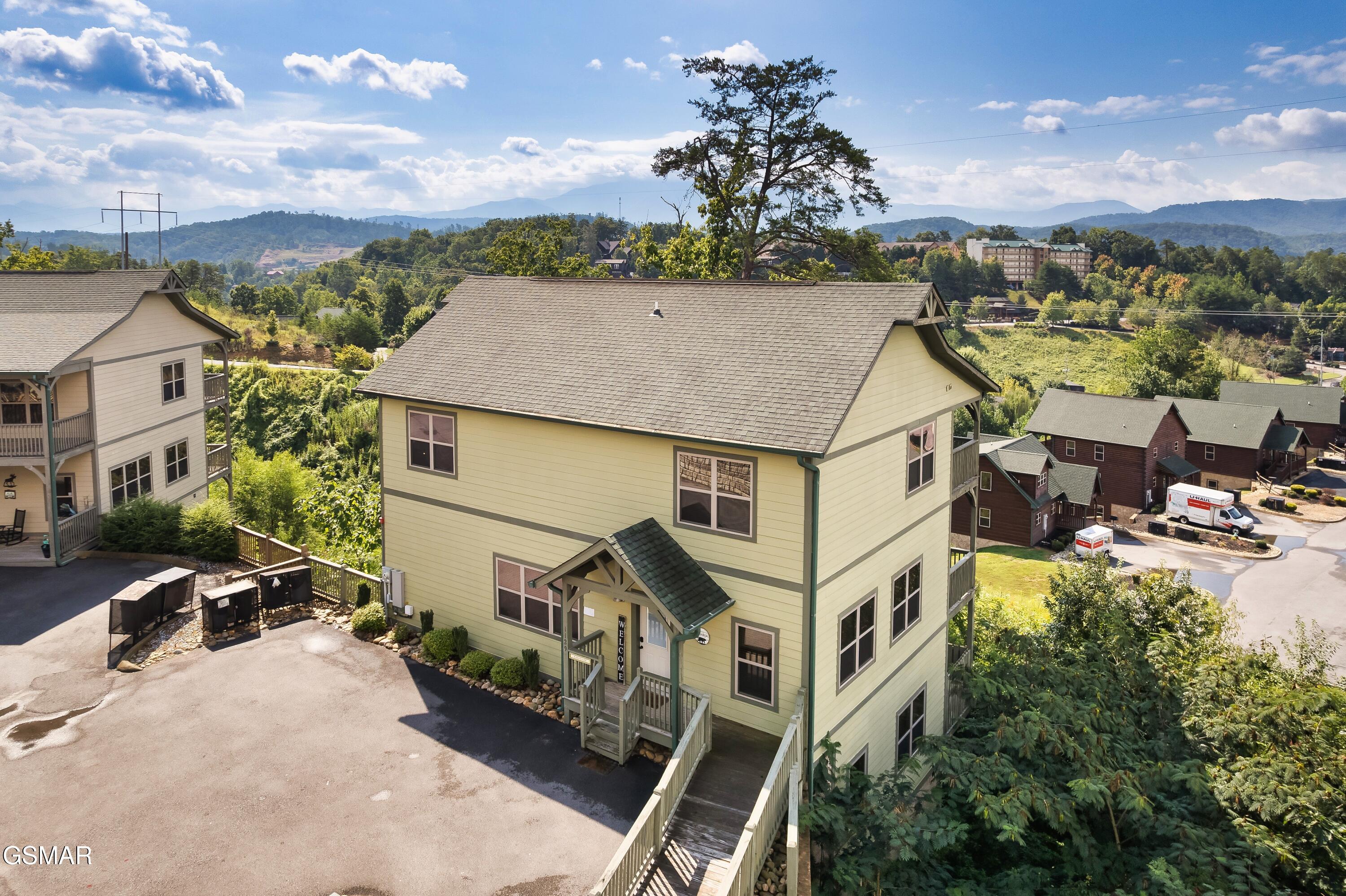1129 Cove Falls Way Pigeon Forge TN 37863