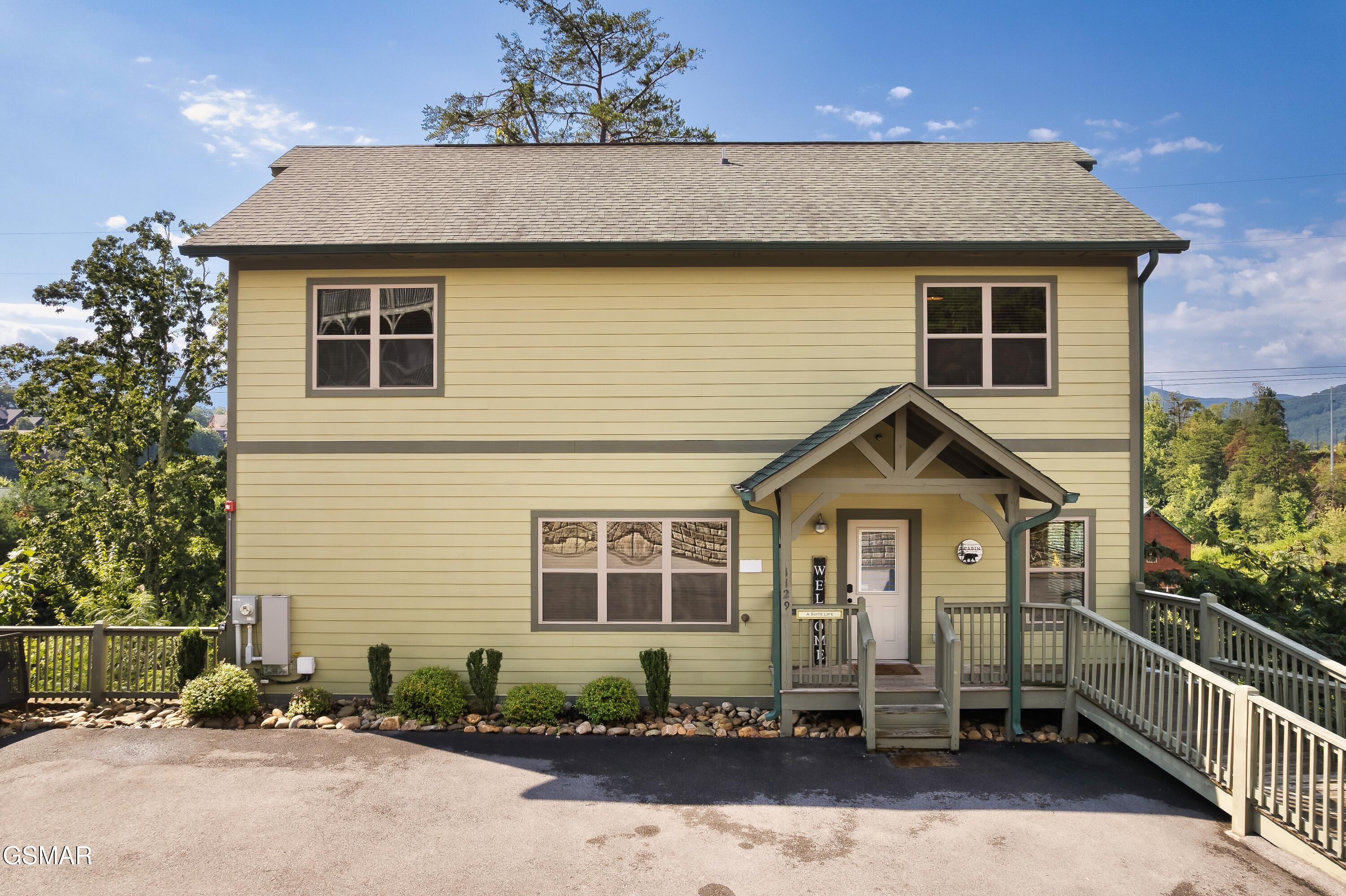 1129 Cove Falls Way Pigeon Forge TN 37863