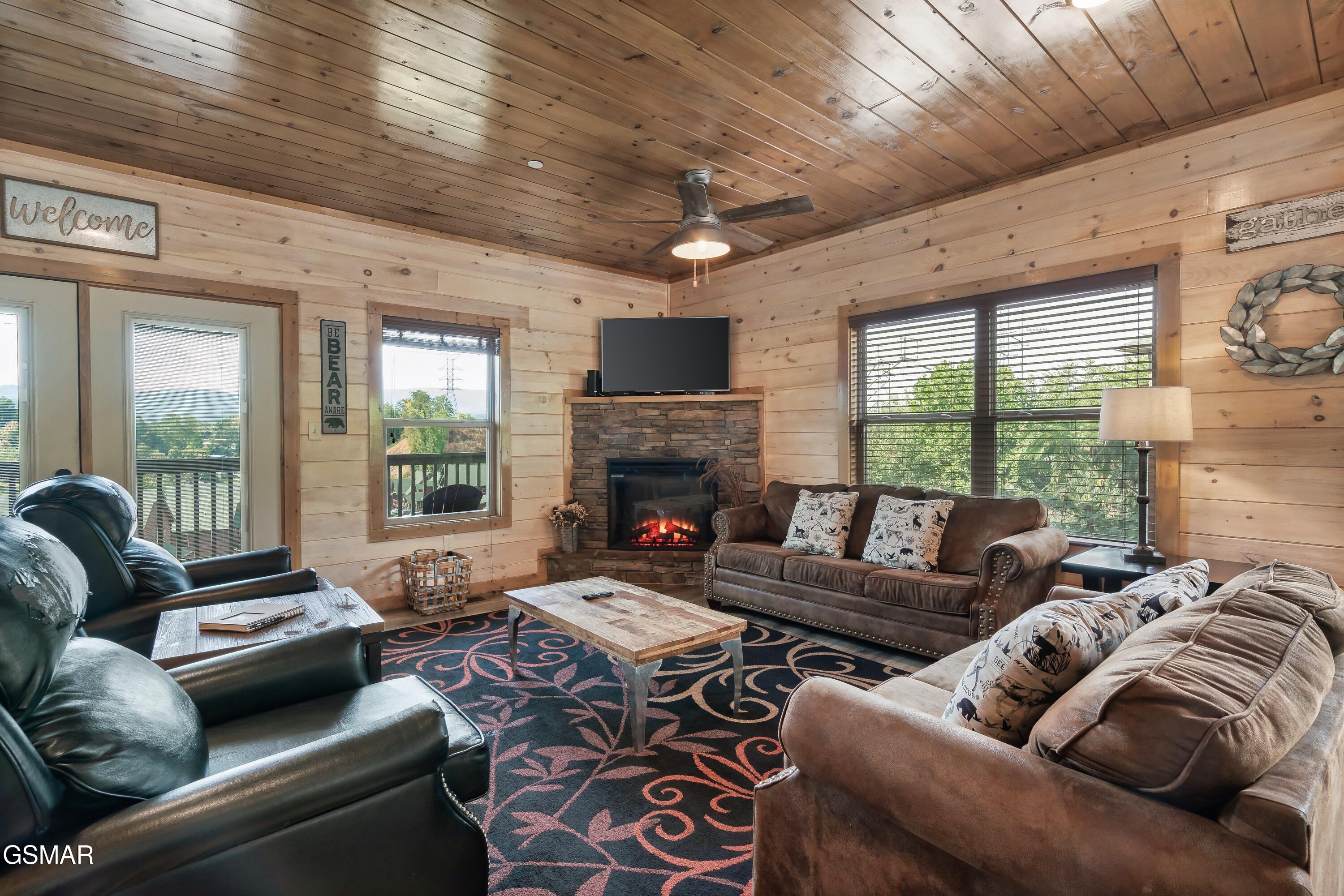 1129 Cove Falls Way Pigeon Forge TN 37863