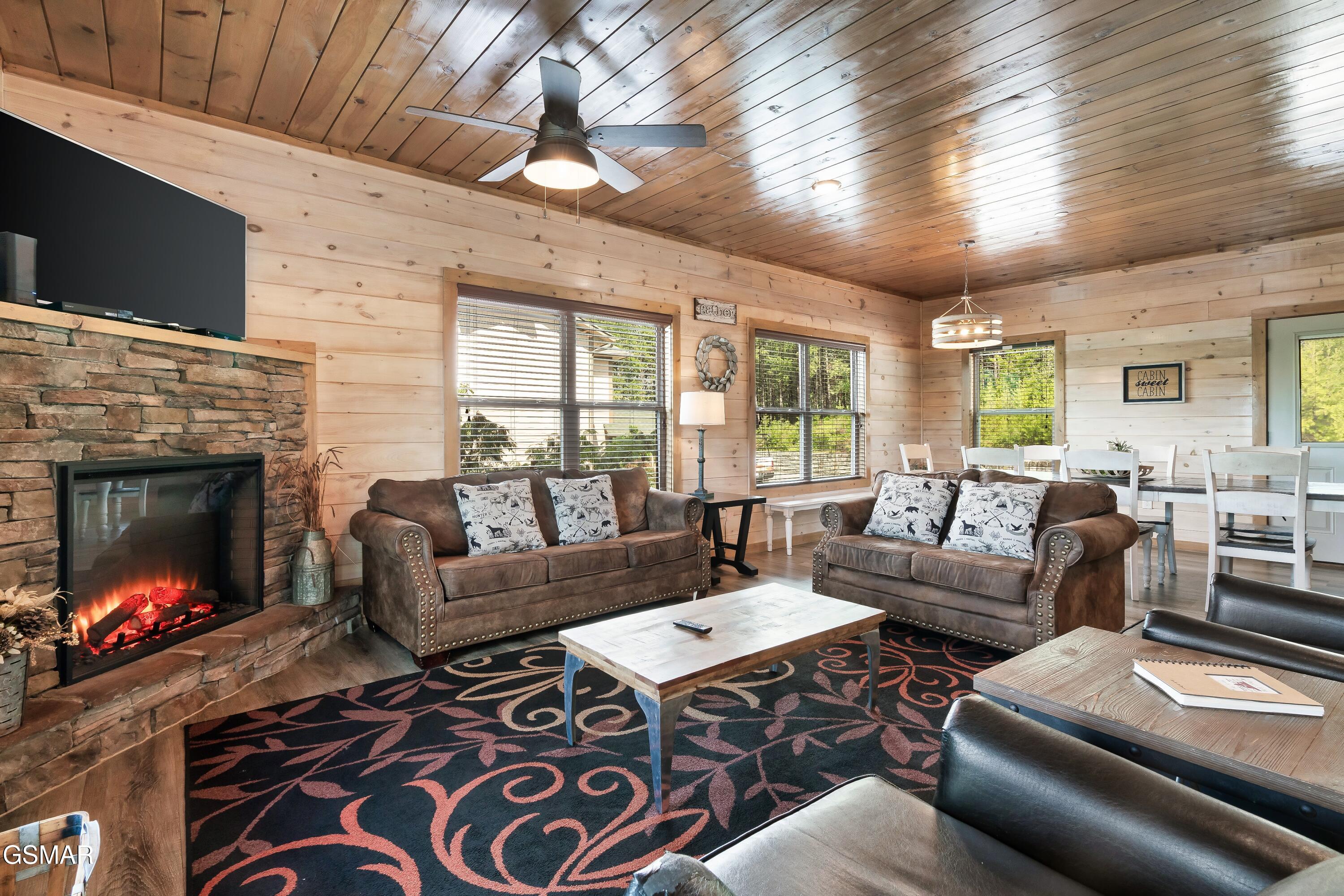 1129 Cove Falls Way Pigeon Forge TN 37863