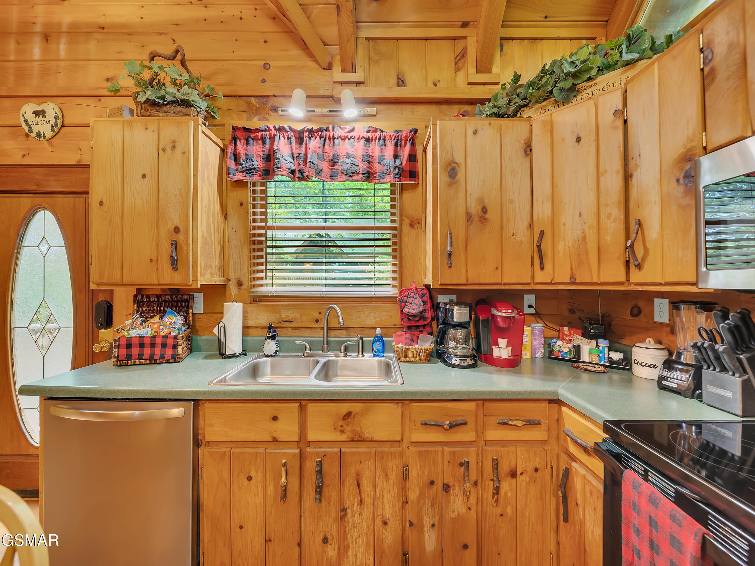 1805 Mossy Trail Sevierville TN 37876