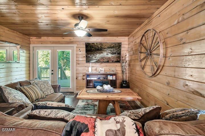 2012 Slippery Rock Circle Sevierville TN 37862