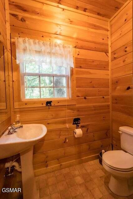 3390 Robeson Road Sevierville TN 37862
