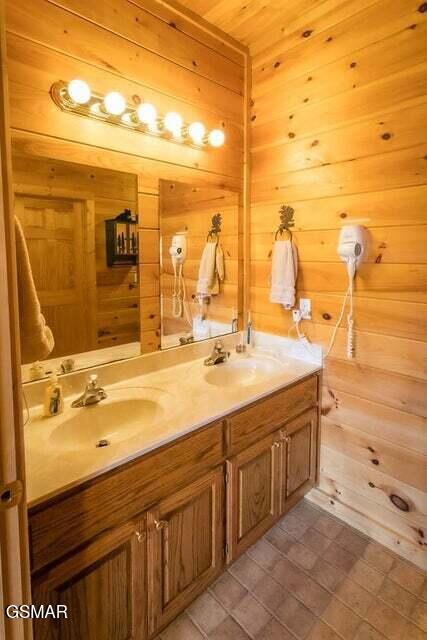 3390 Robeson Road Sevierville TN 37862