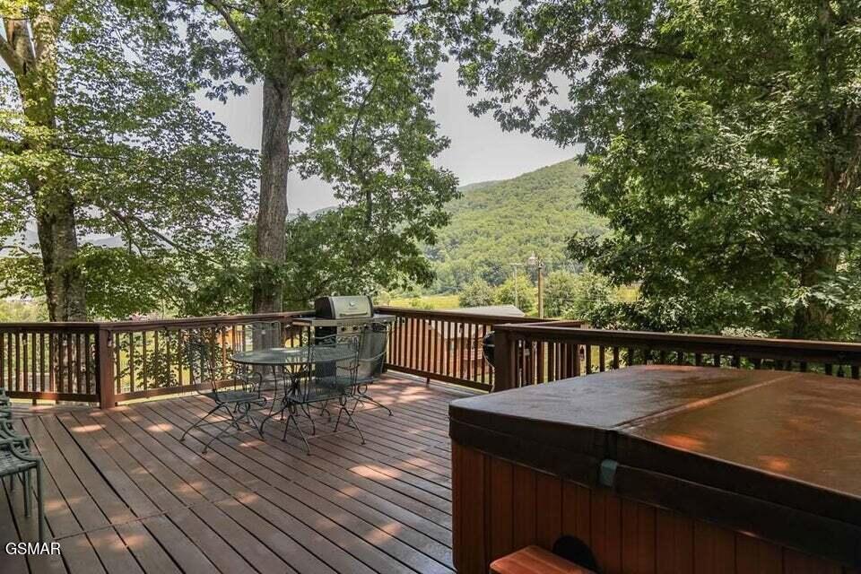 3390 Robeson Road Sevierville TN 37862