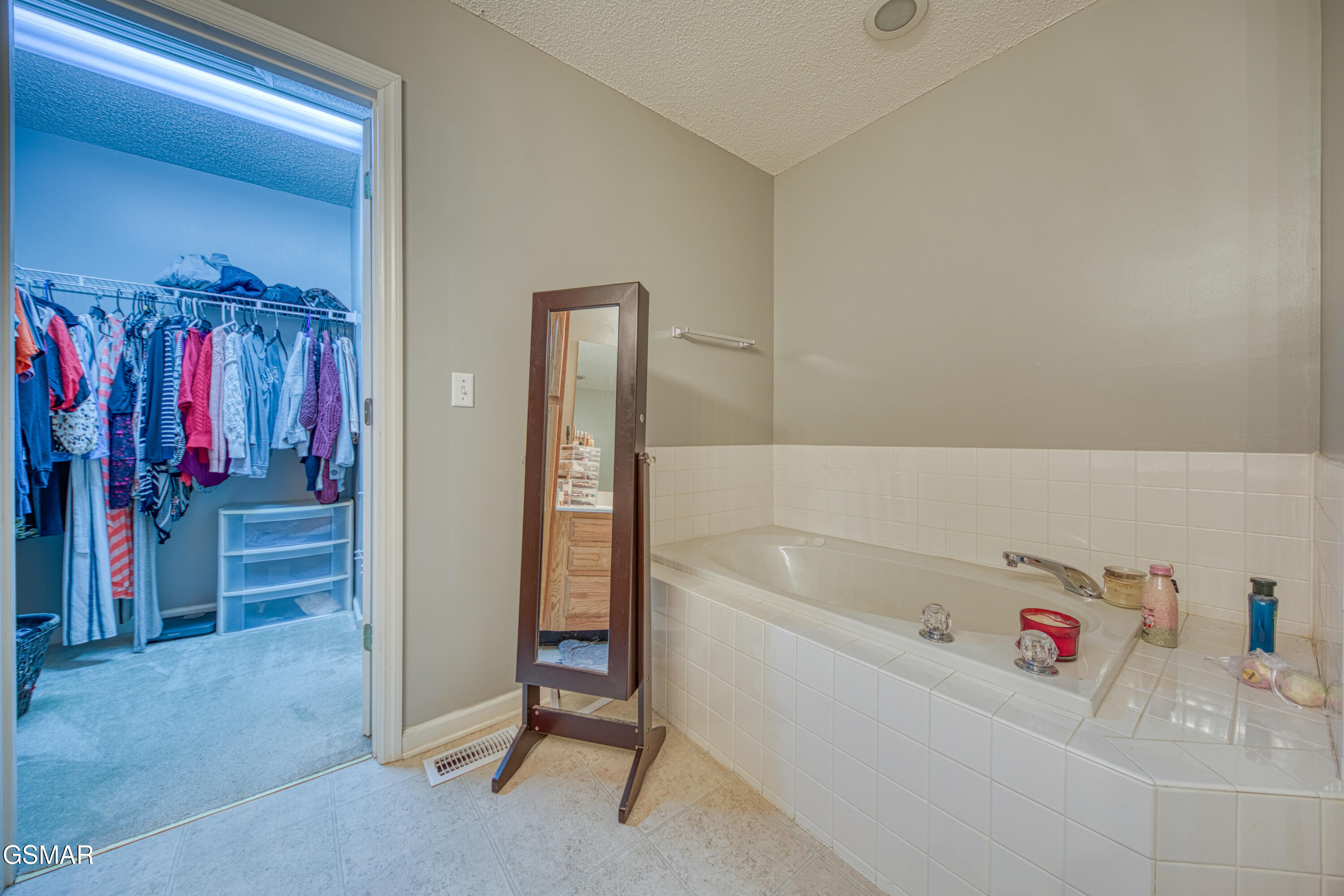180 Hidden Oaks Lane Lenoir City TN 37772