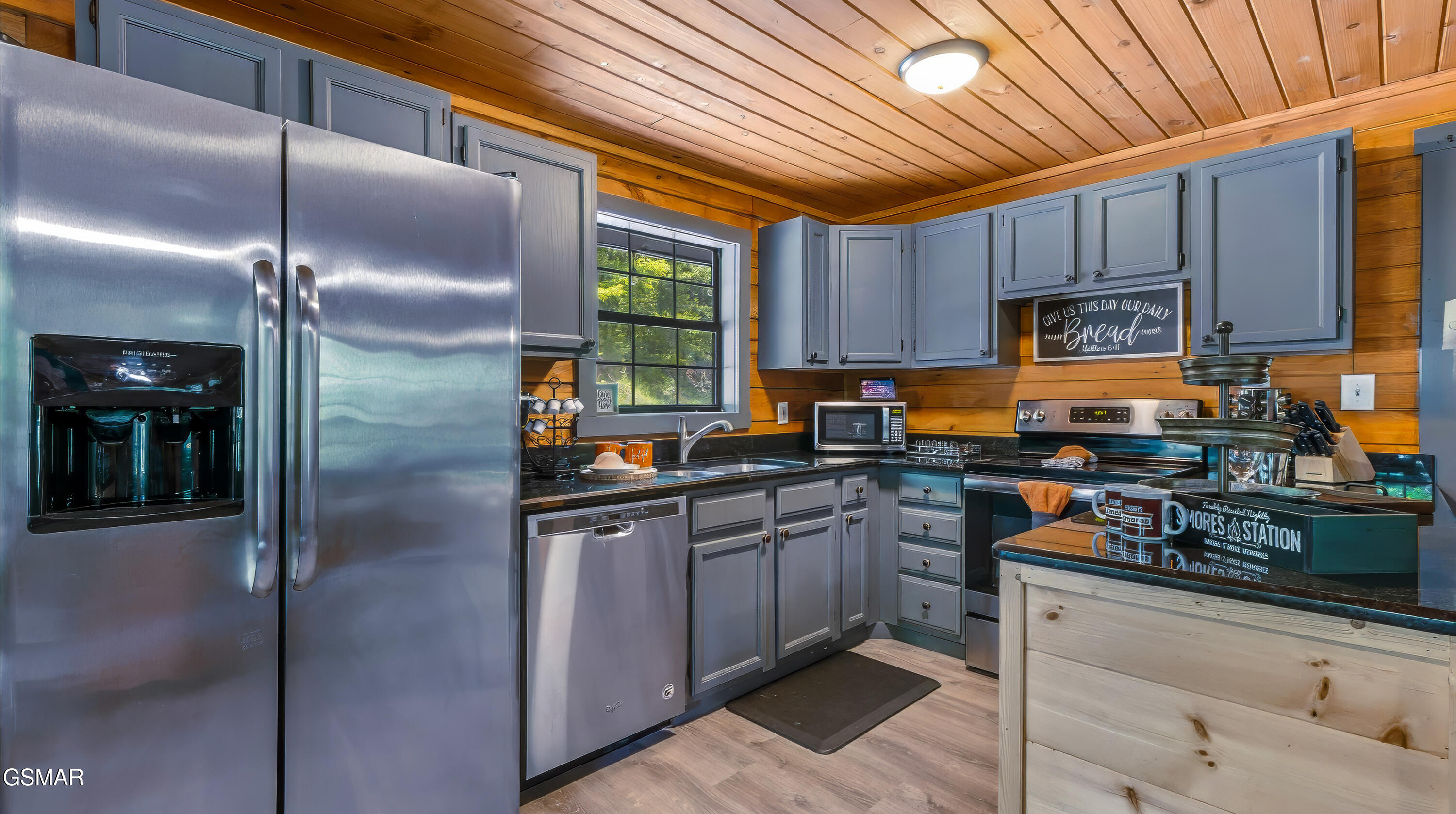 1727 Oakridge View Lane Sevierville TN 37876
