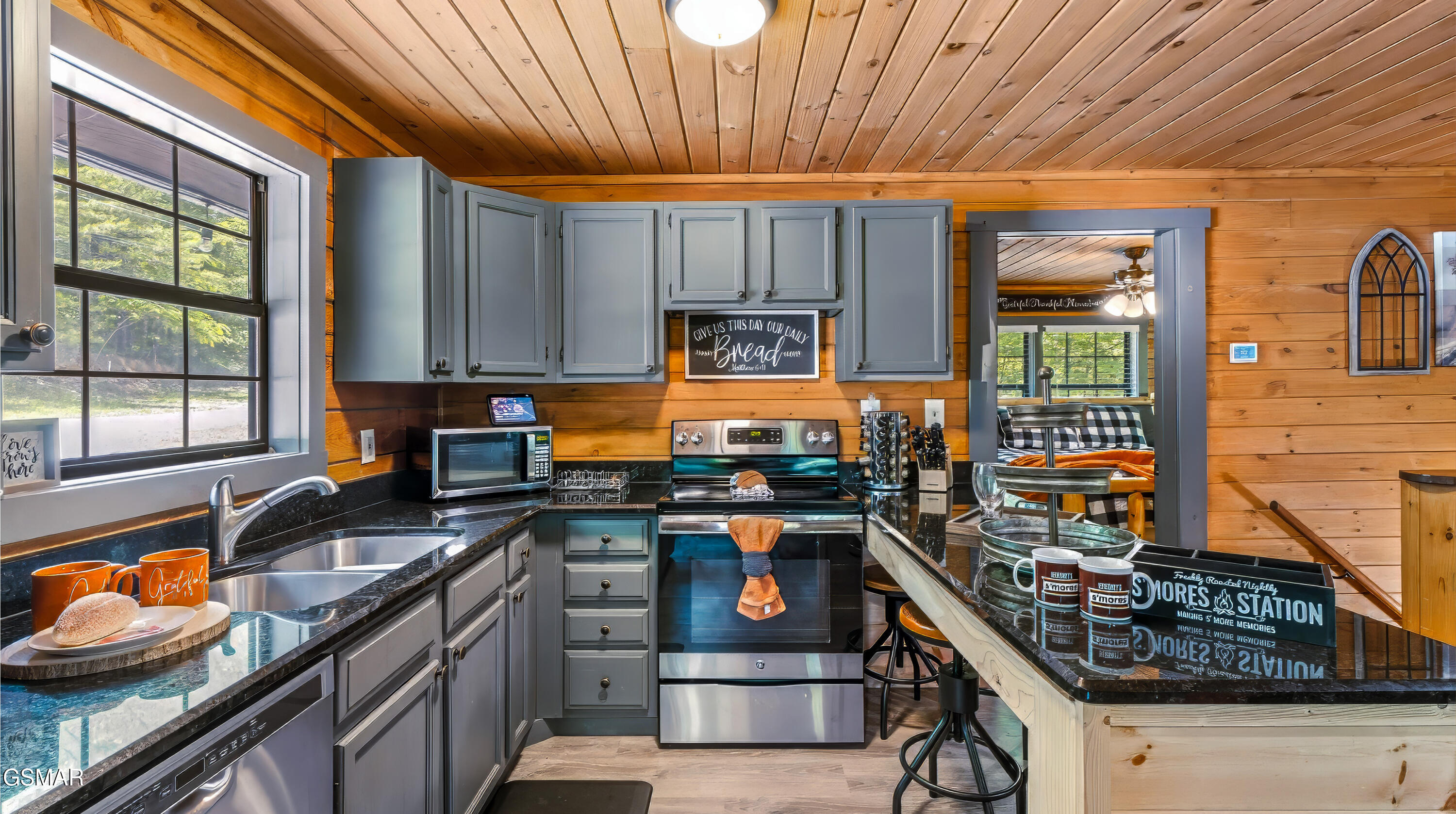 1727 Oakridge View Lane Sevierville TN 37876