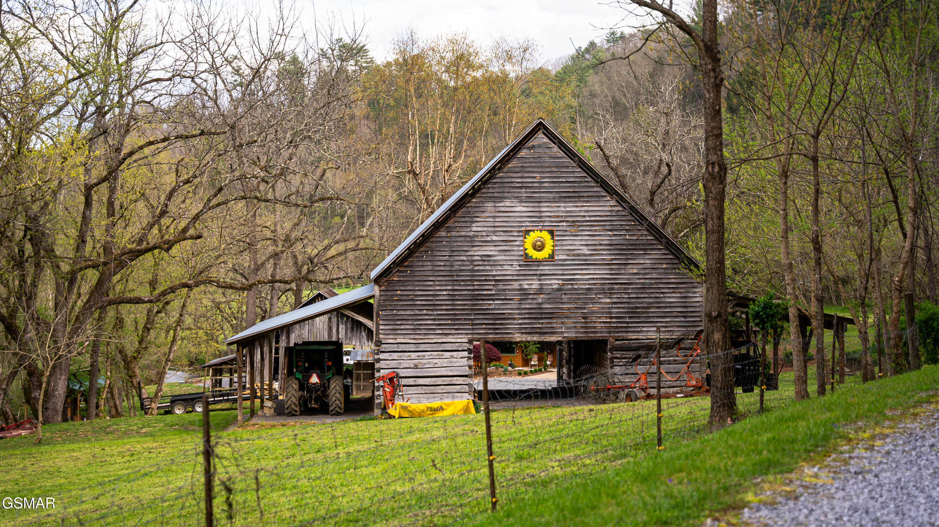 4242 Pearl Valley Road Sevierville TN 37876