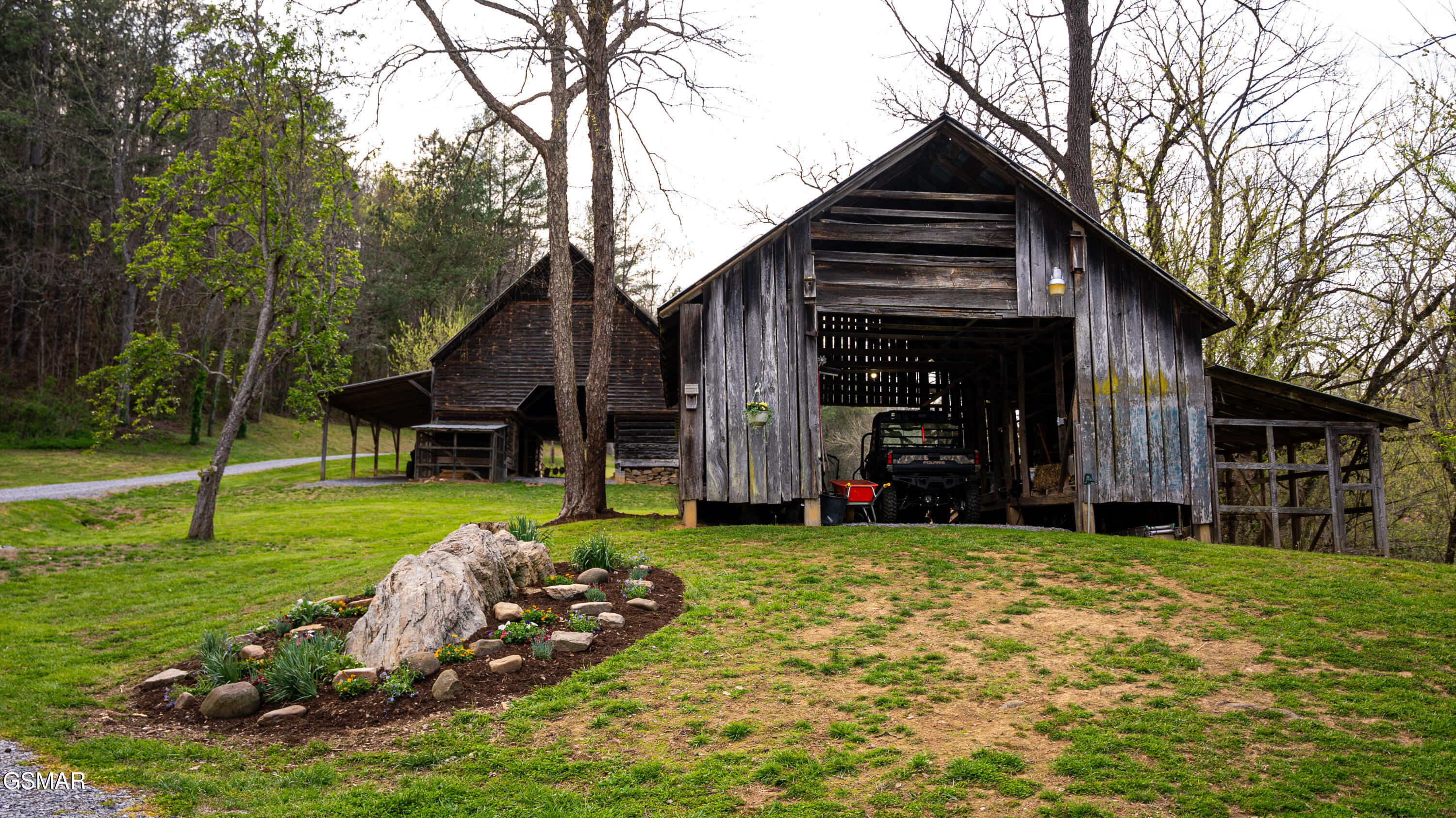 4242 Pearl Valley Road Sevierville TN 37876
