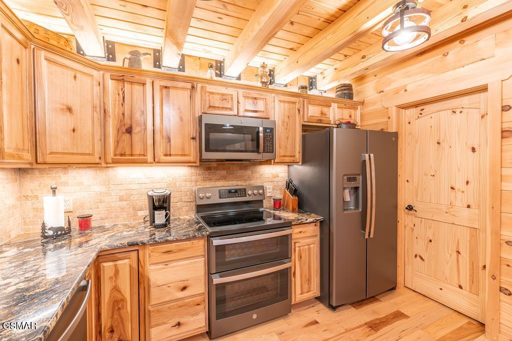 4015 Ravens Den Way Sevierville TN 37862