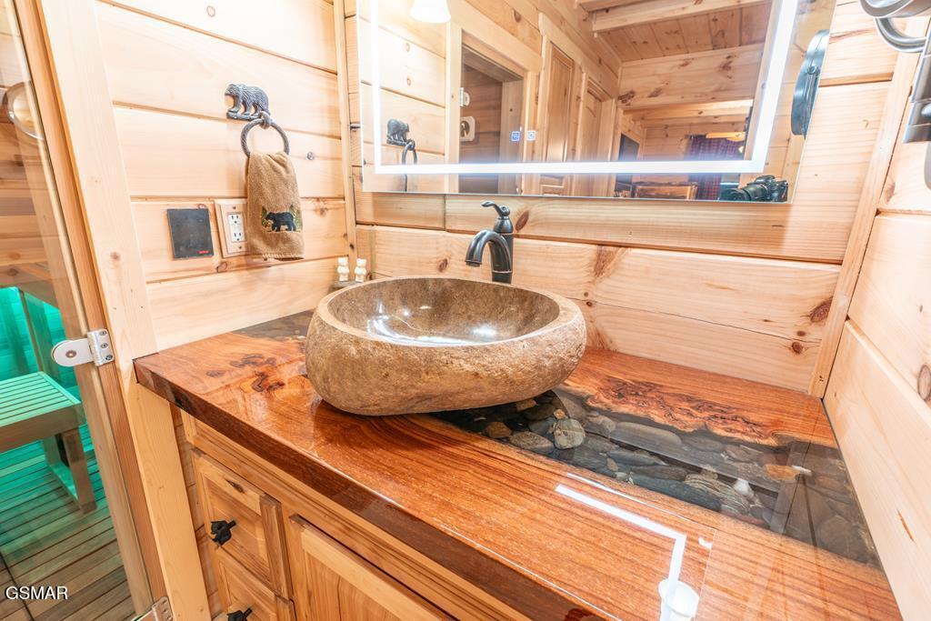 4015 Ravens Den Way Sevierville TN 37862