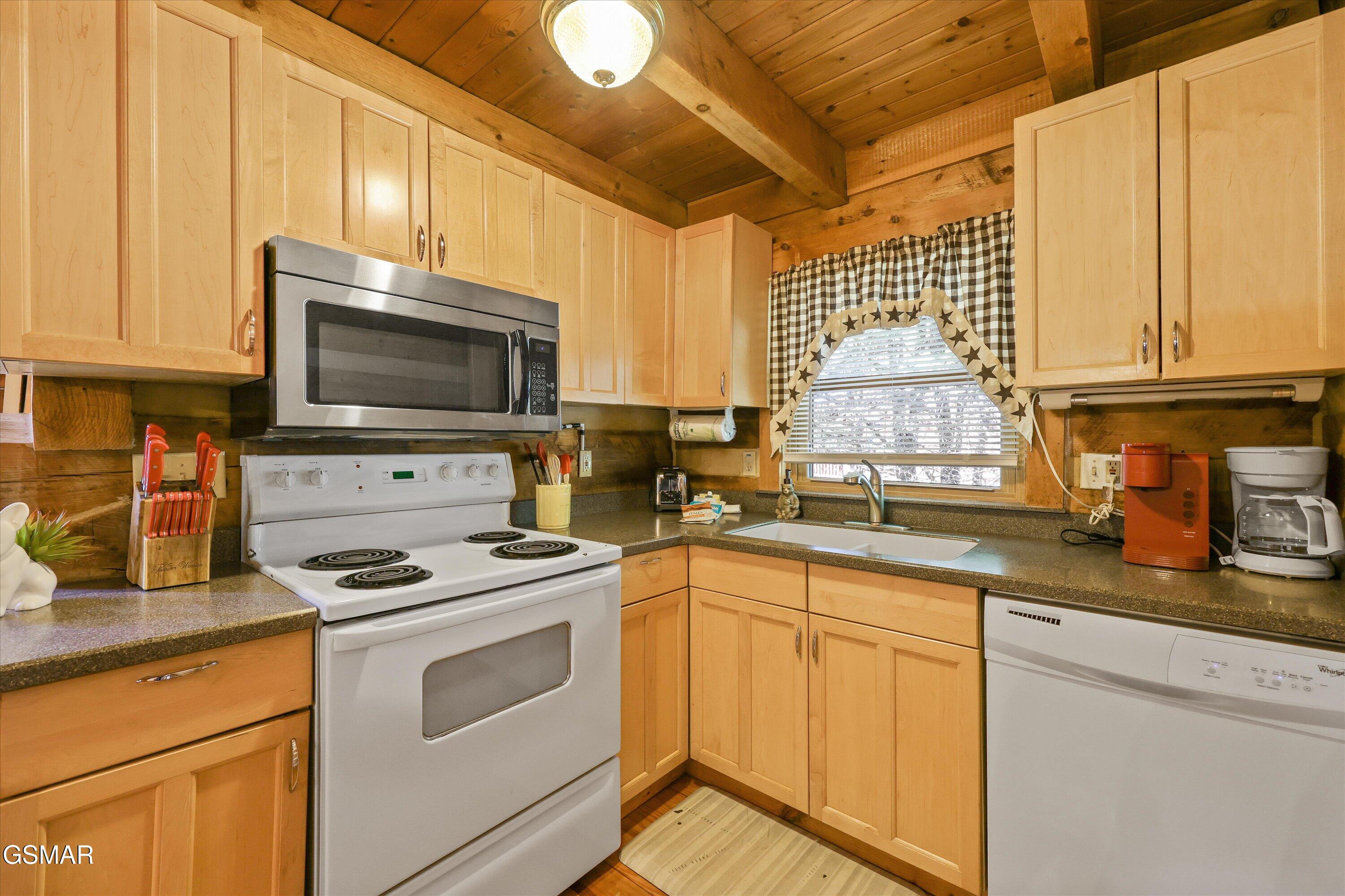 1483 Honey Oaks Way Sevierville TN 37876
