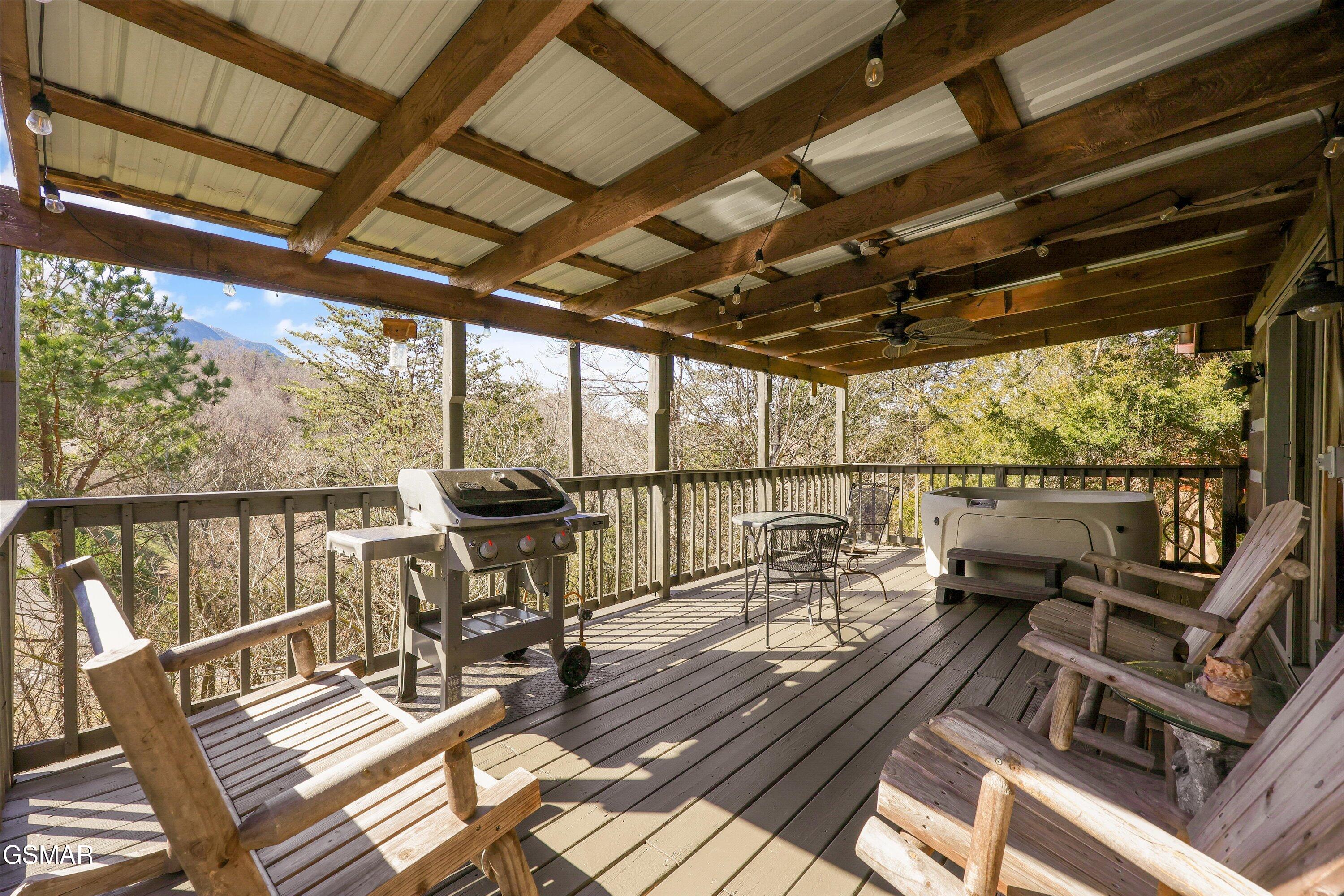 1483 Honey Oaks Way Sevierville TN 37876