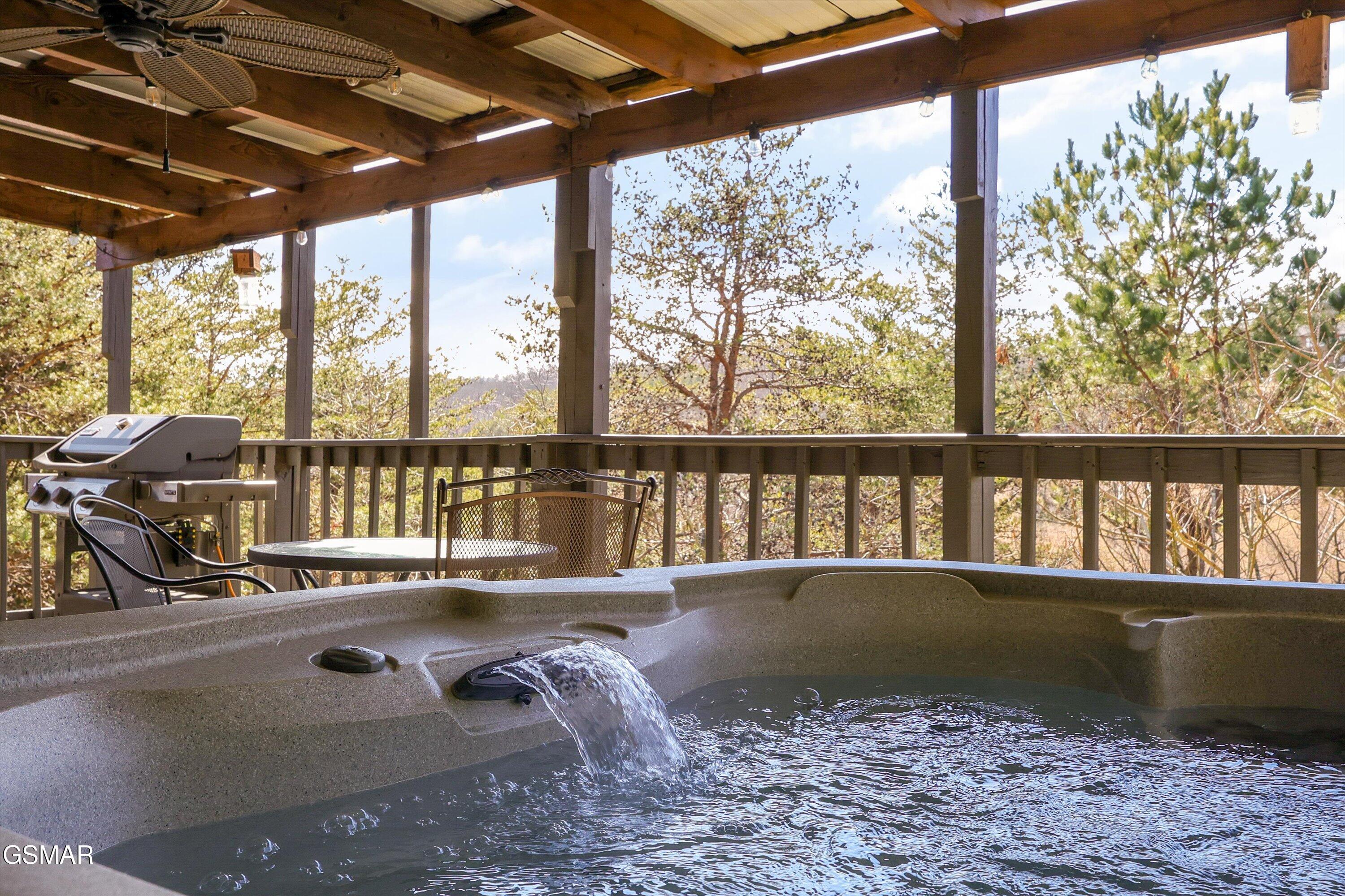 1483 Honey Oaks Way Sevierville TN 37876