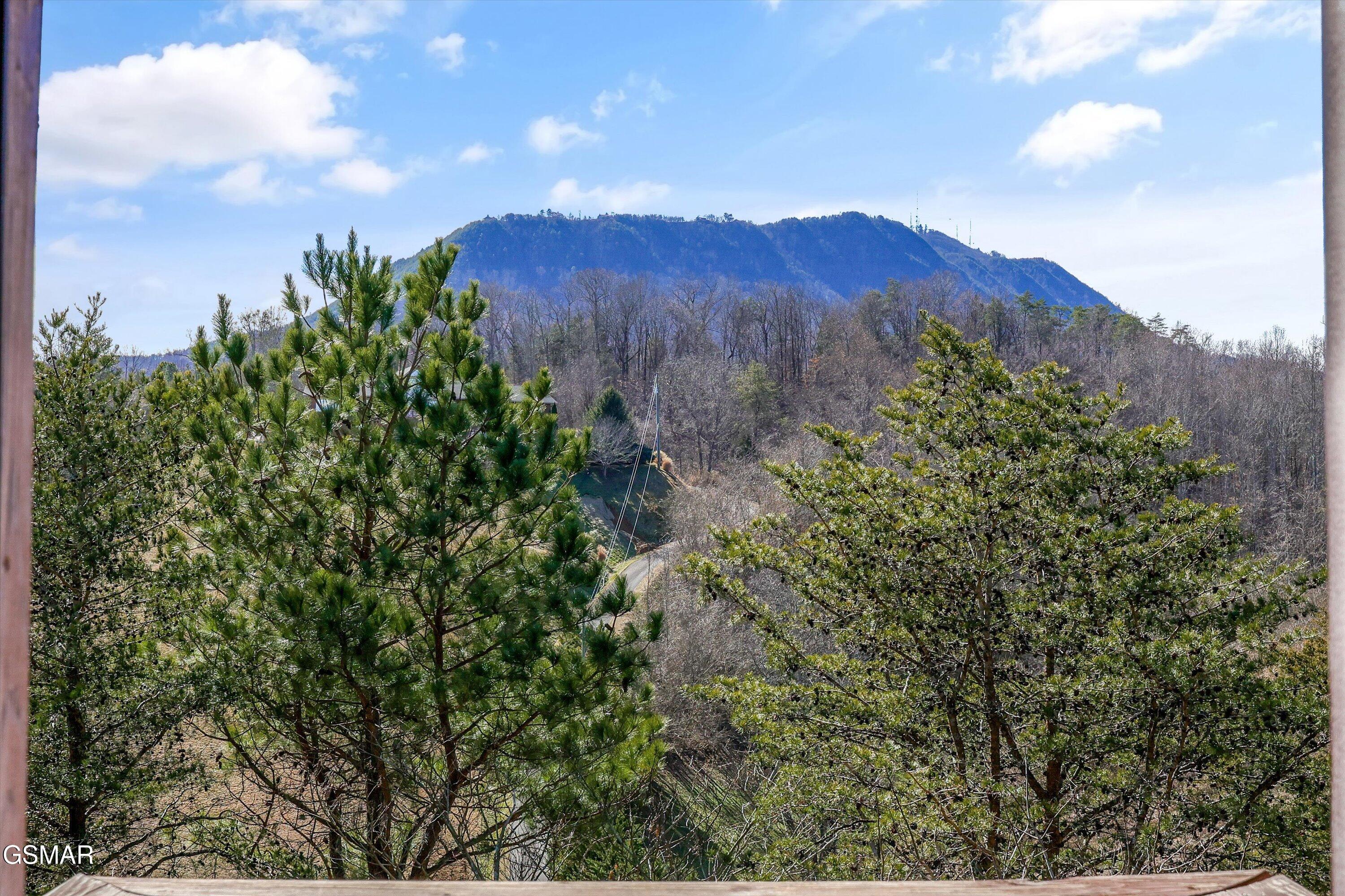 1483 Honey Oaks Way Sevierville TN 37876