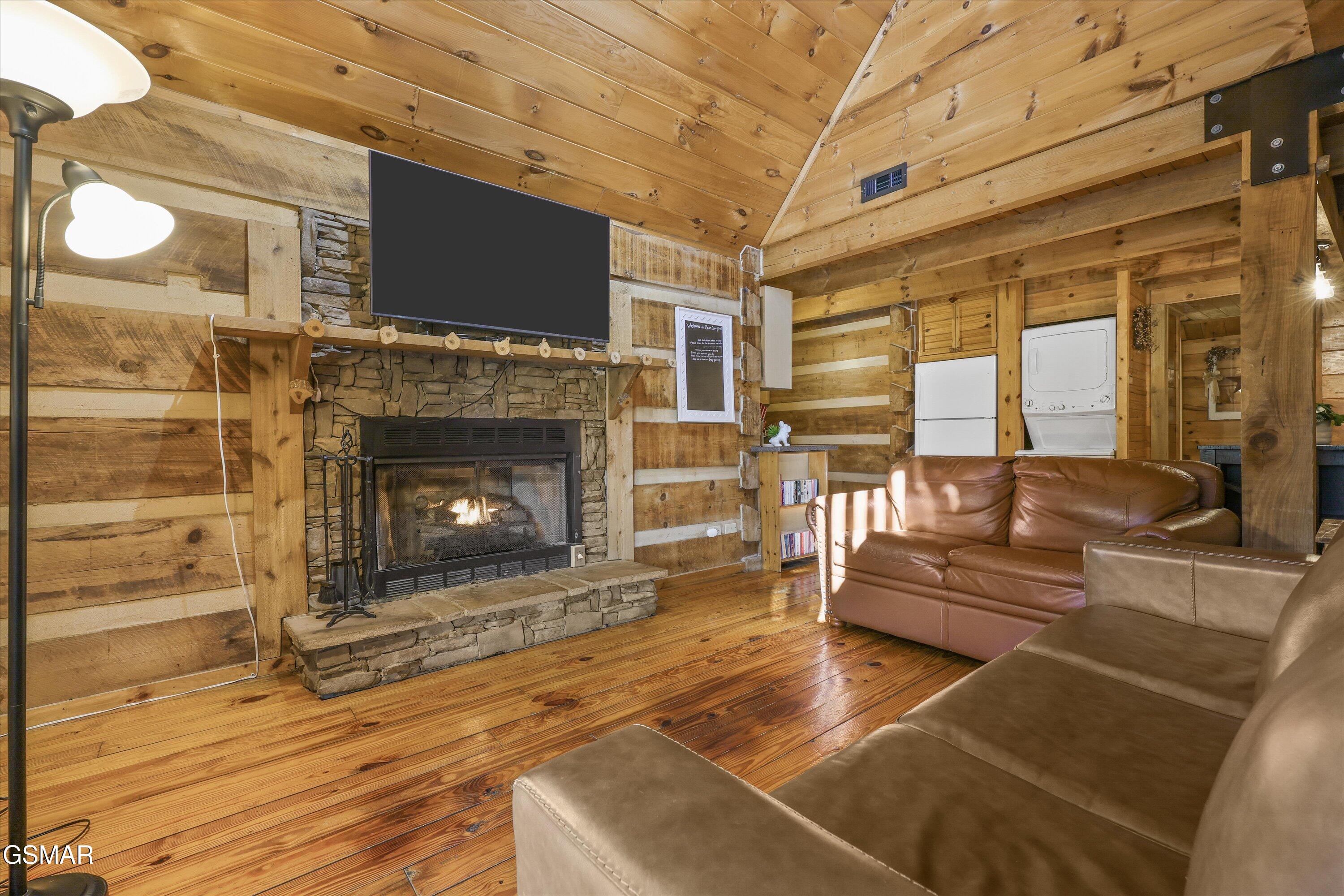 1483 Honey Oaks Way Sevierville TN 37876