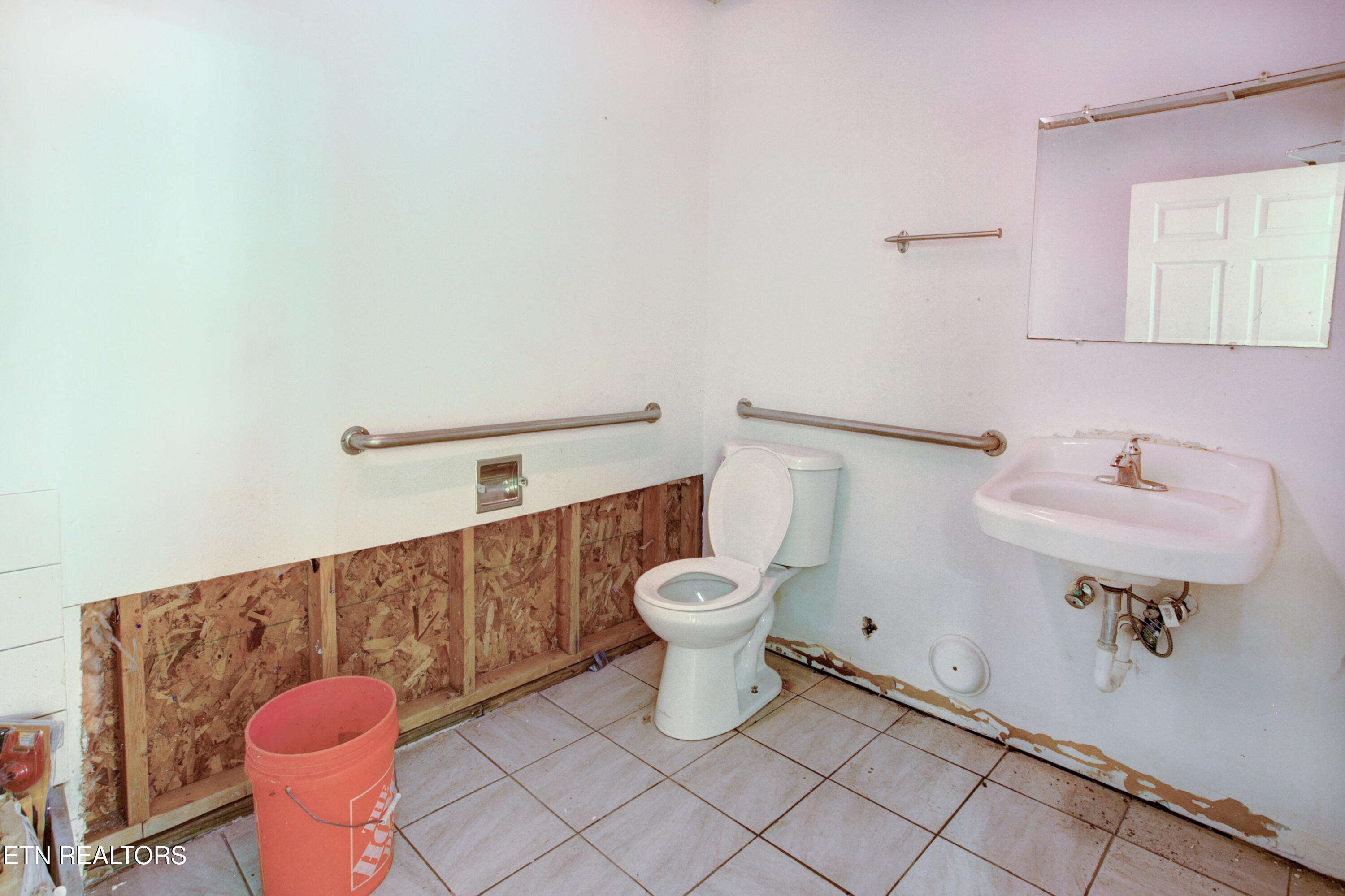 2560 Winfield Dunn Parkway Kodak TN 37764