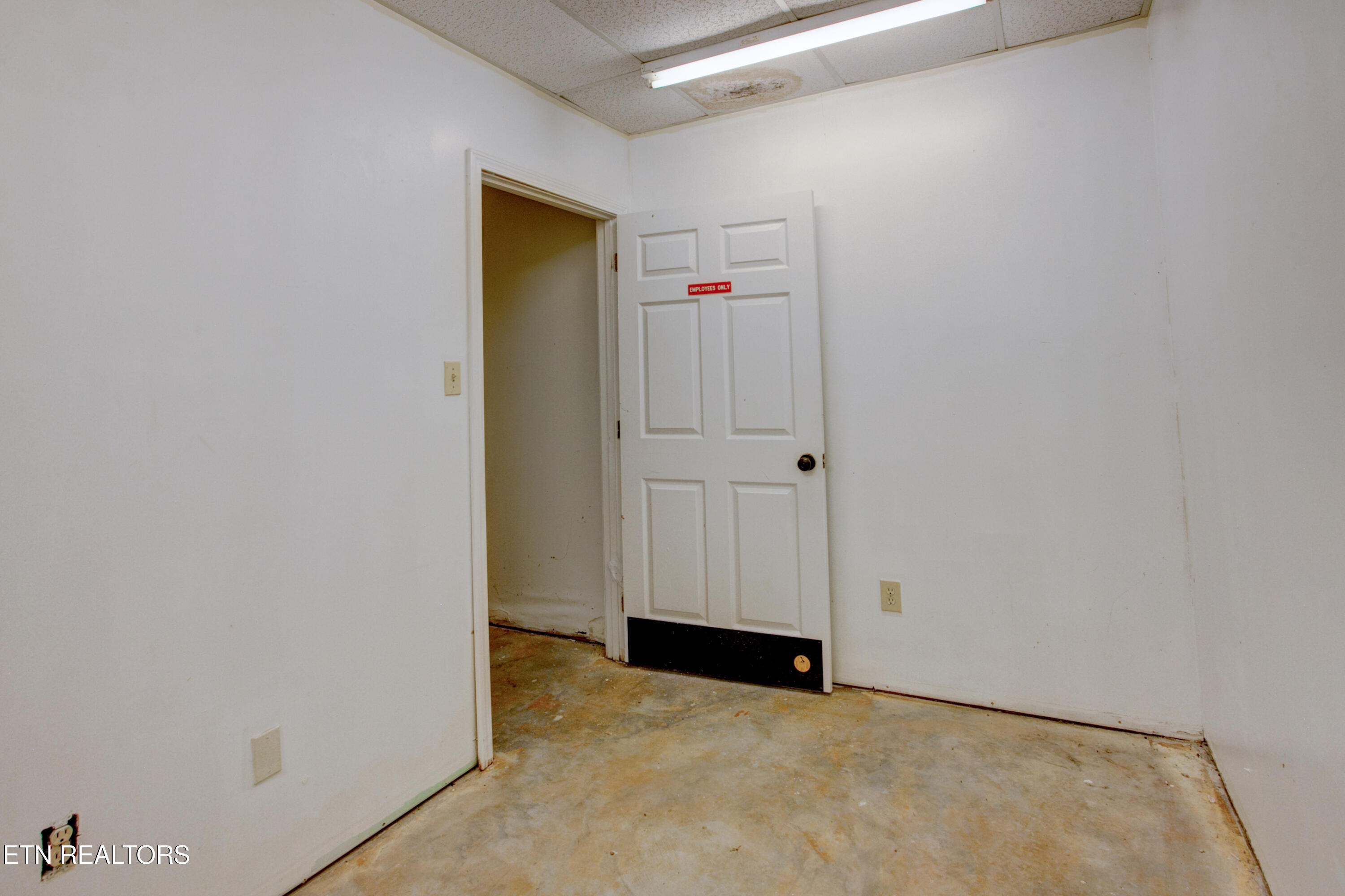 2560 Winfield Dunn Parkway Kodak TN 37764