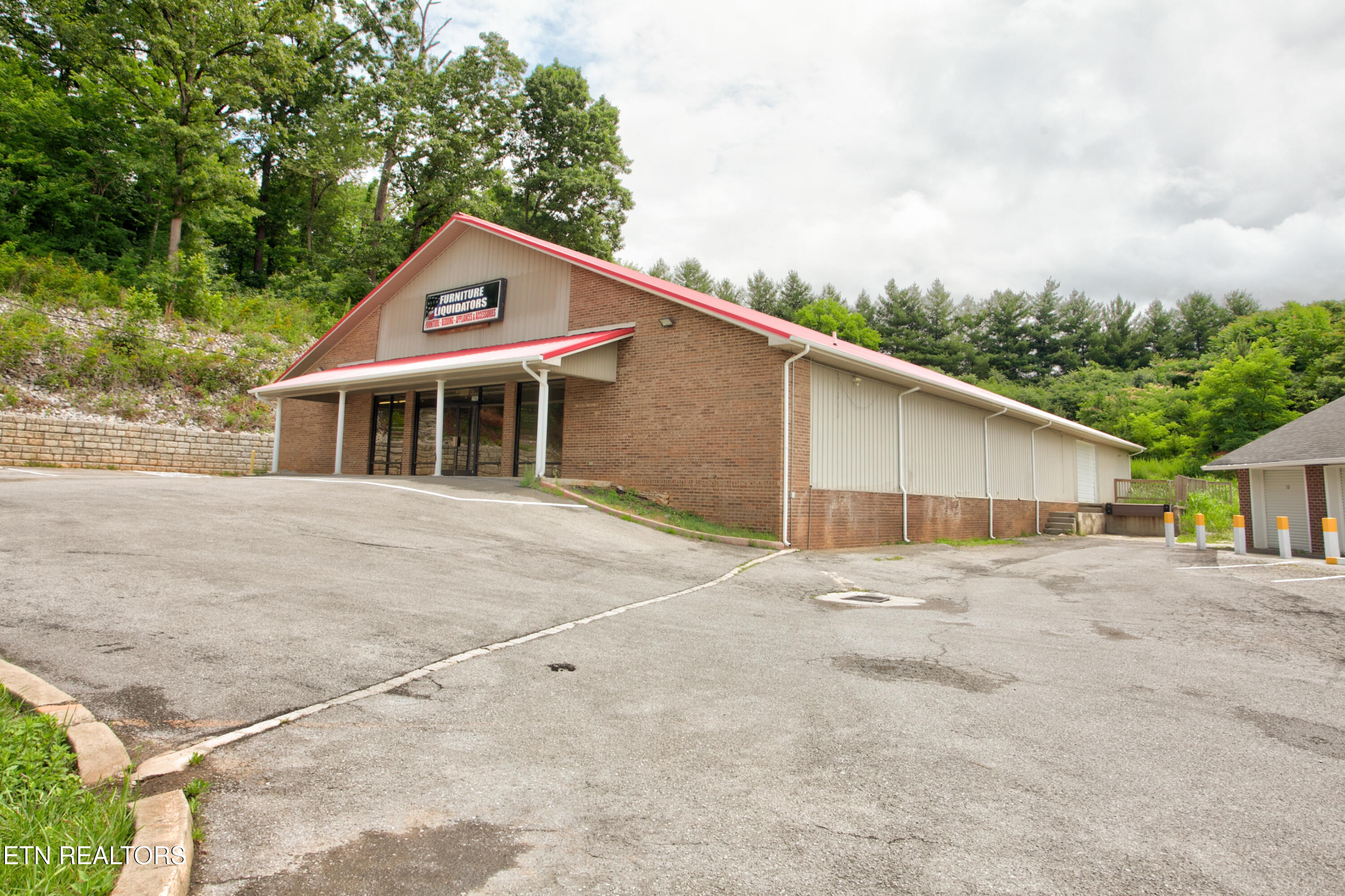 2560 Winfield Dunn Parkway Kodak TN 37764