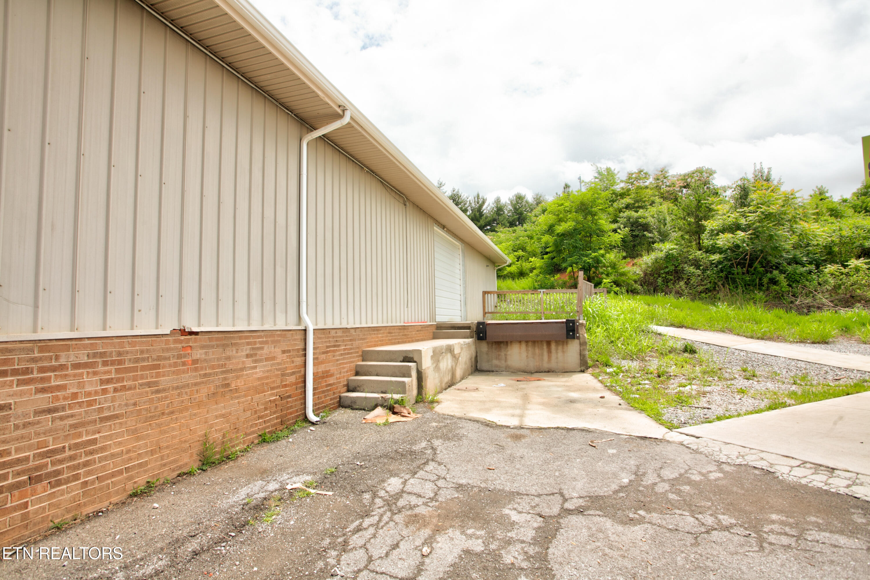 2560 Winfield Dunn Parkway Kodak TN 37764