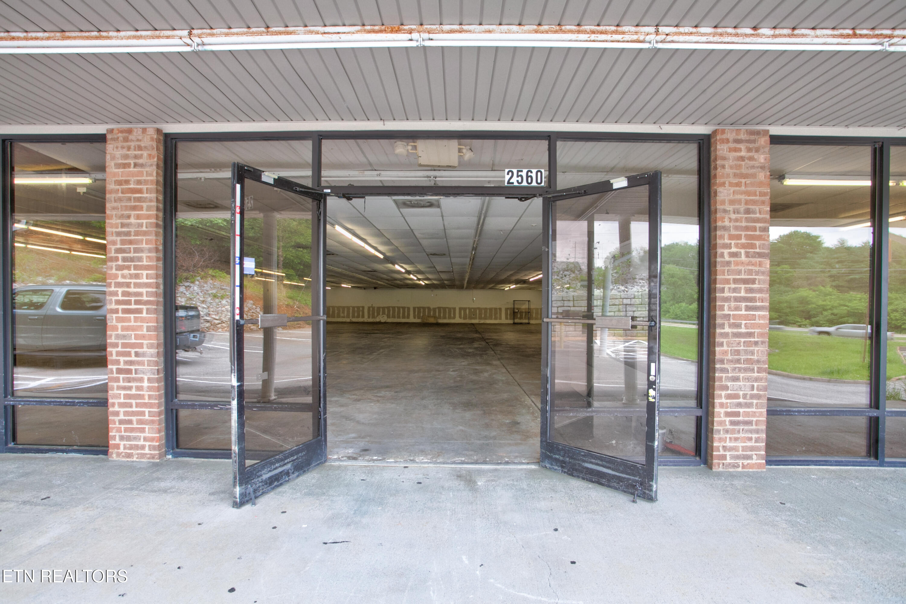 2560 Winfield Dunn Parkway Kodak TN 37764