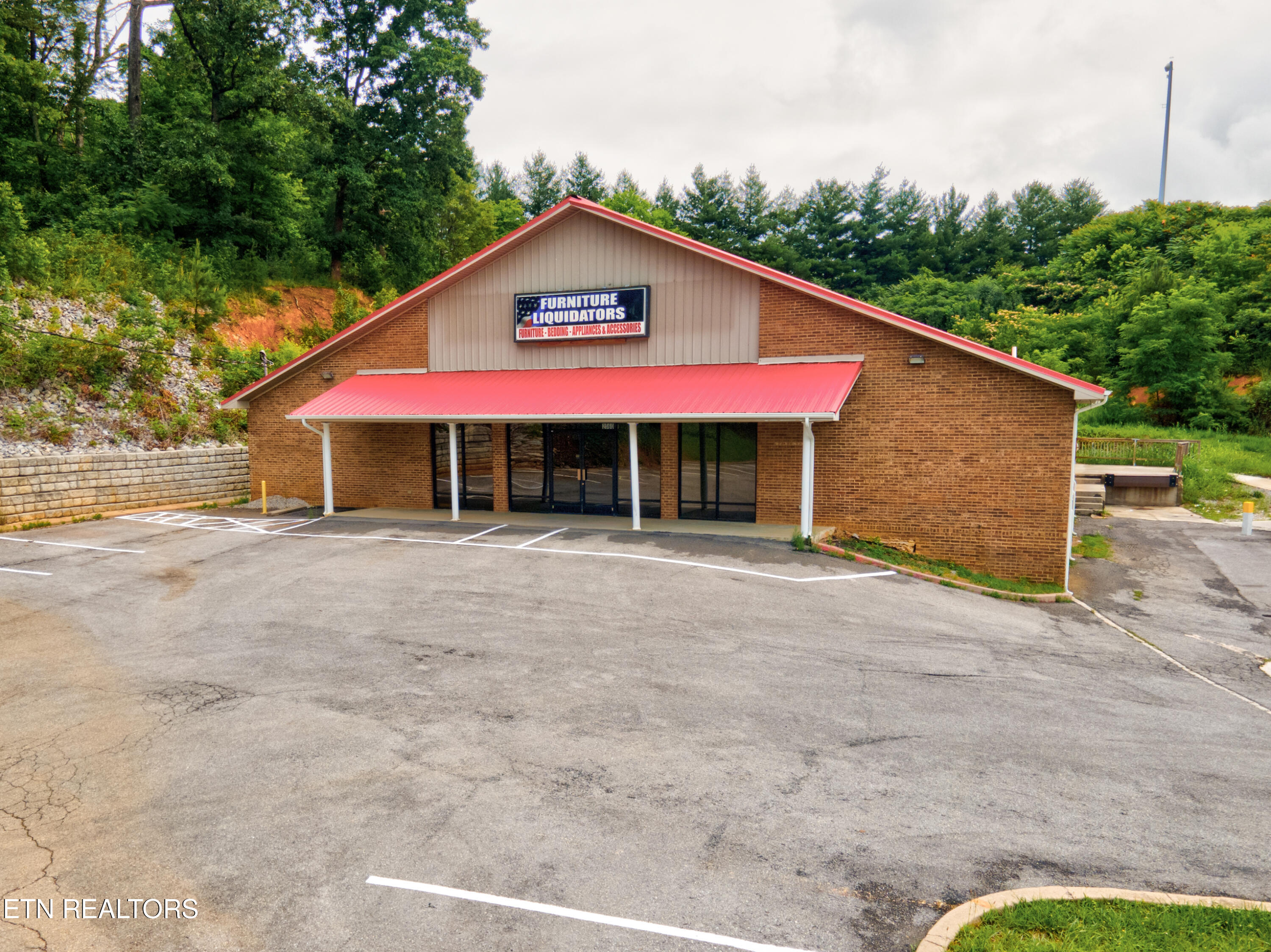 2560 Winfield Dunn Parkway Kodak TN 37764