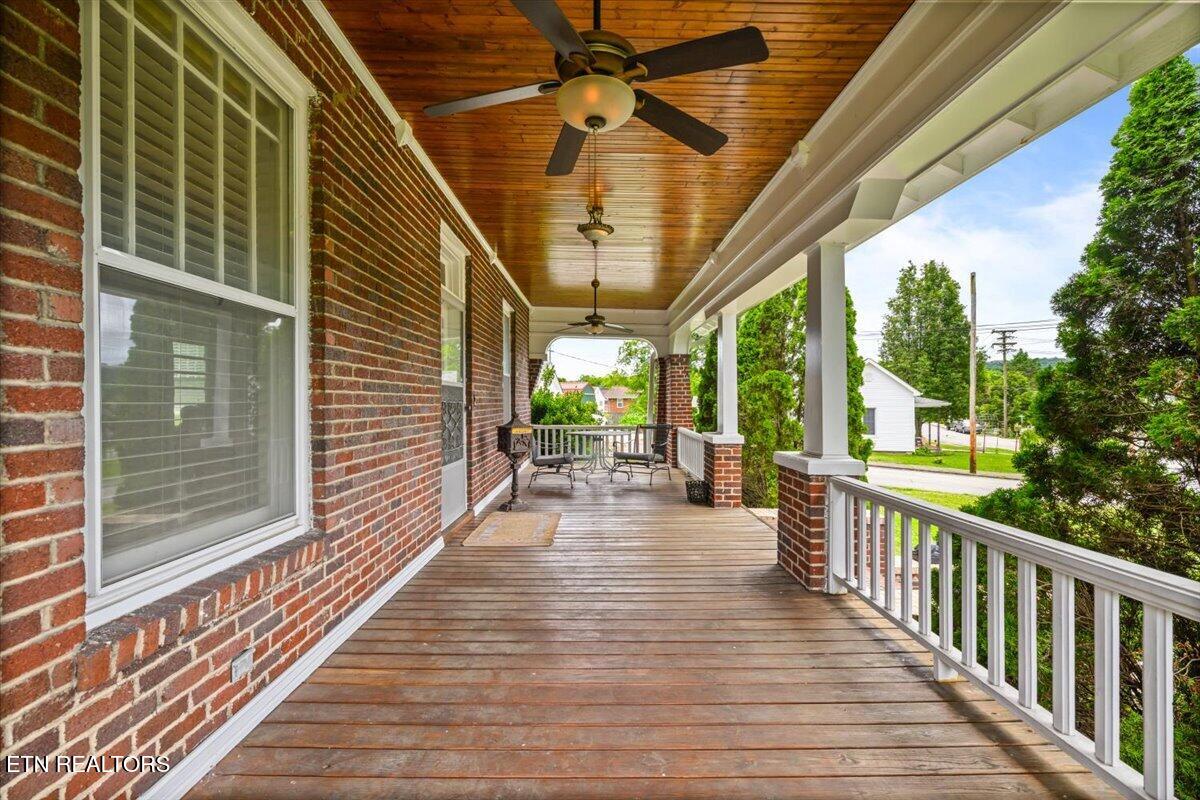 201 W Washington Avenue Clinton TN 37716