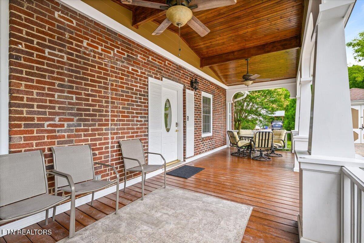 201 W Washington Avenue Clinton TN 37716