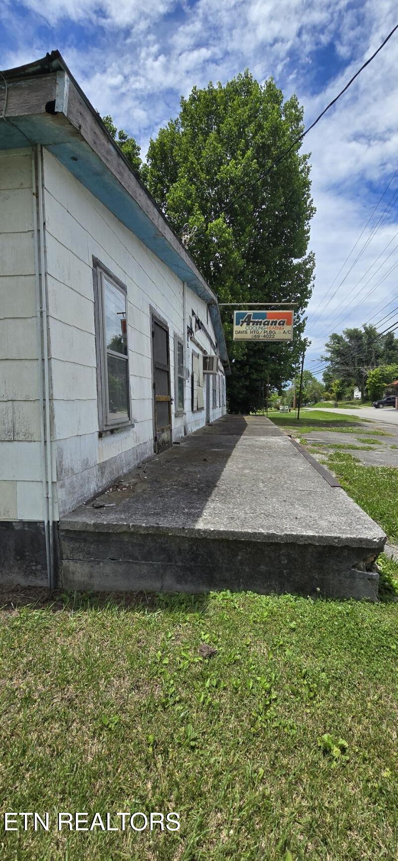 599 W 3rd Avenue Oneida TN 37841