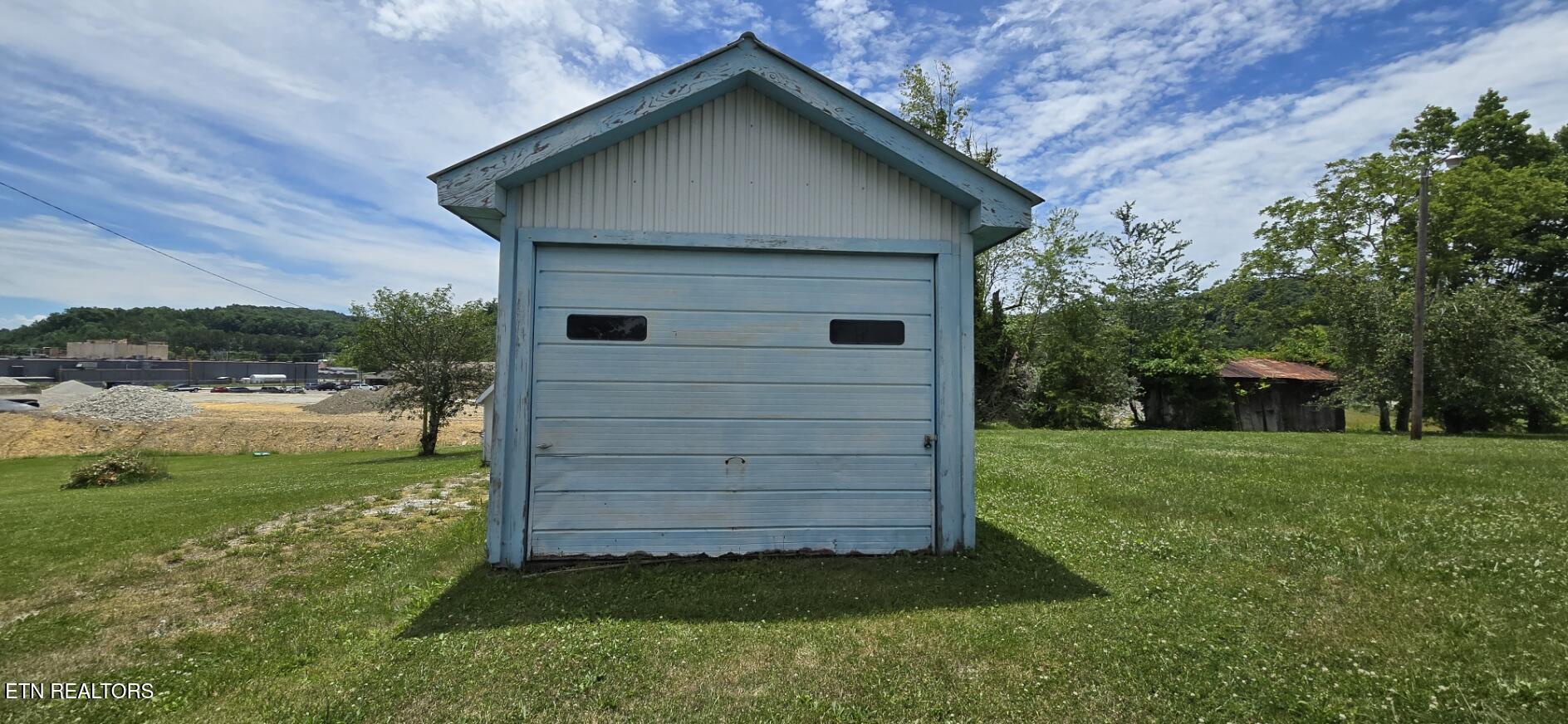 599 W 3rd Avenue Oneida TN 37841
