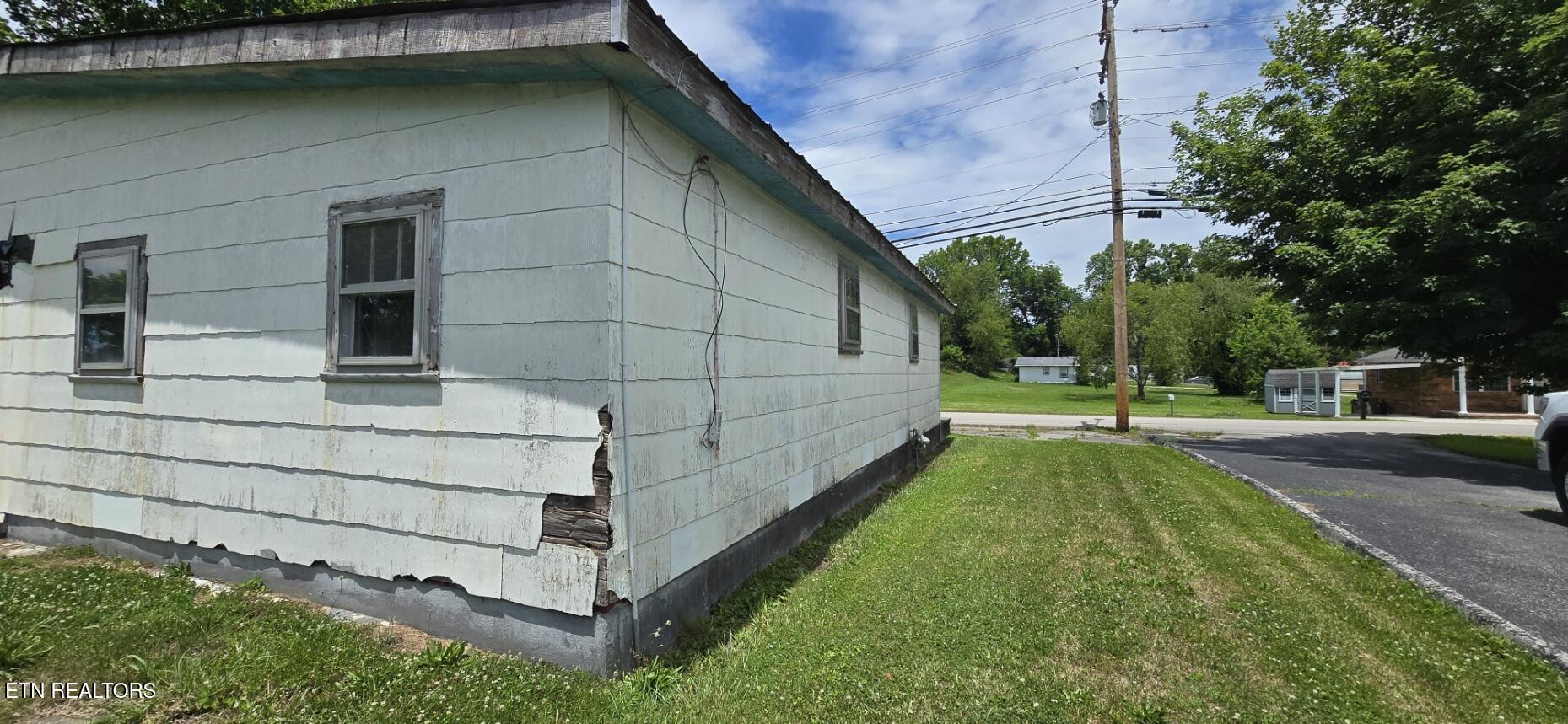 599 W 3rd Avenue Oneida TN 37841