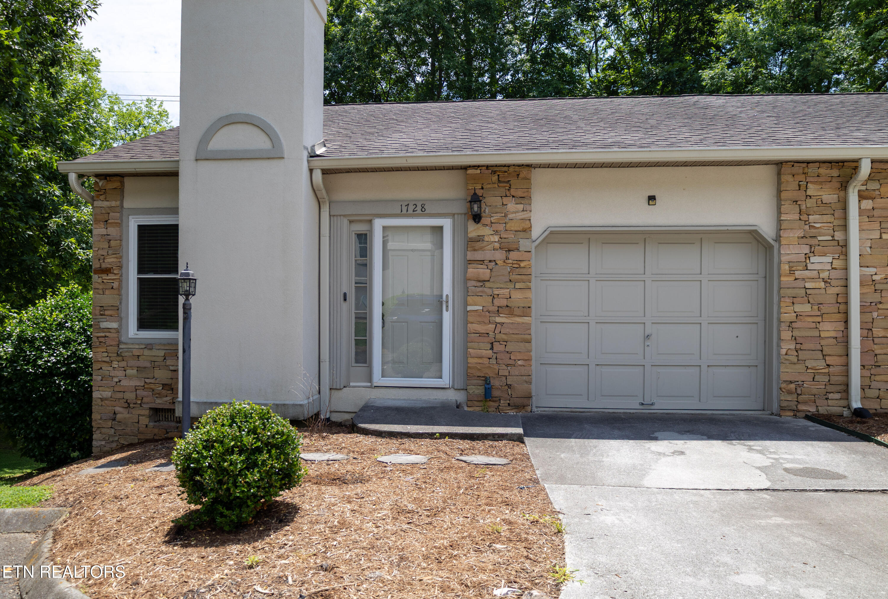 1728 Stone Hedge Drive Knoxville TN 37909