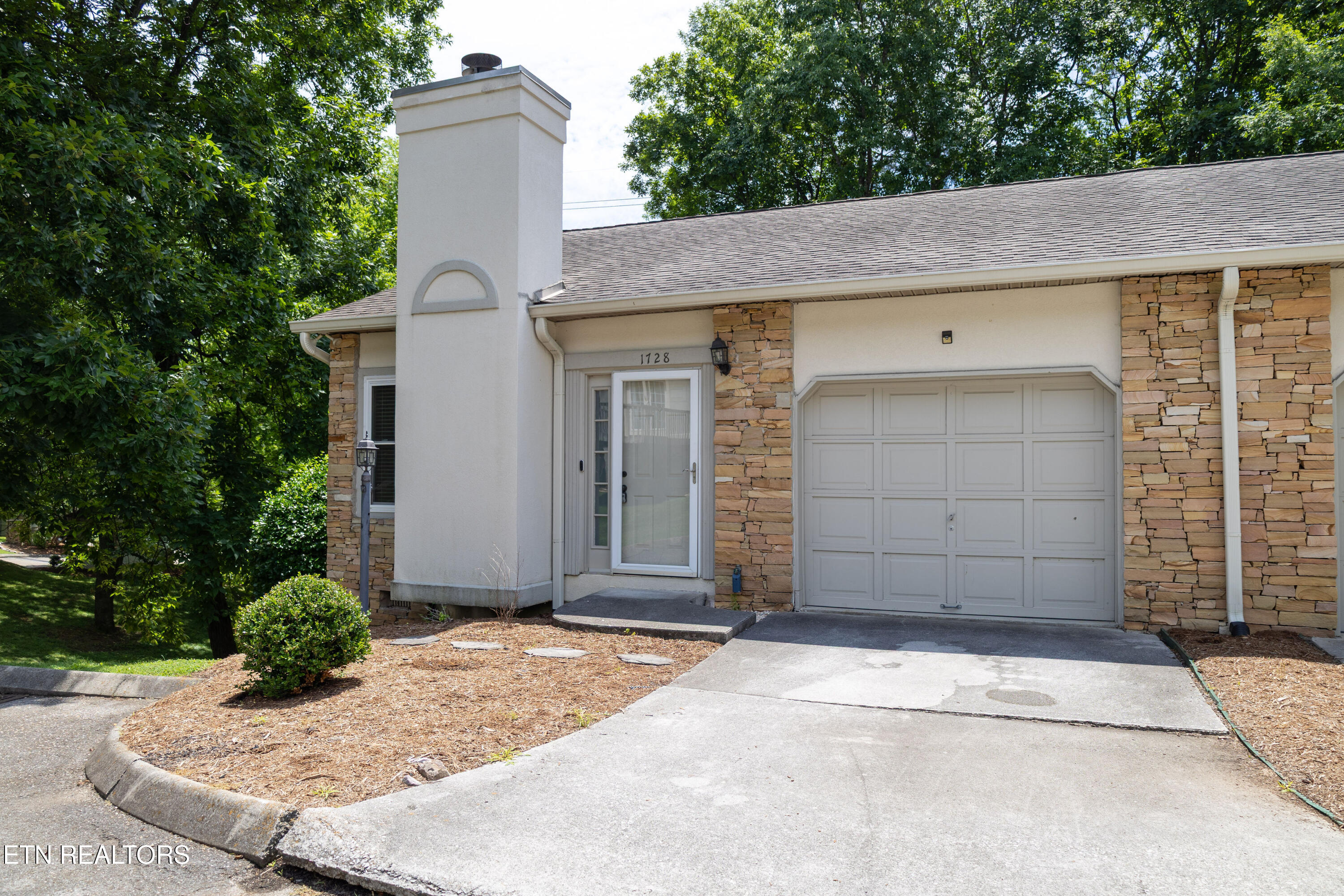 1728 Stone Hedge Drive Knoxville TN 37909
