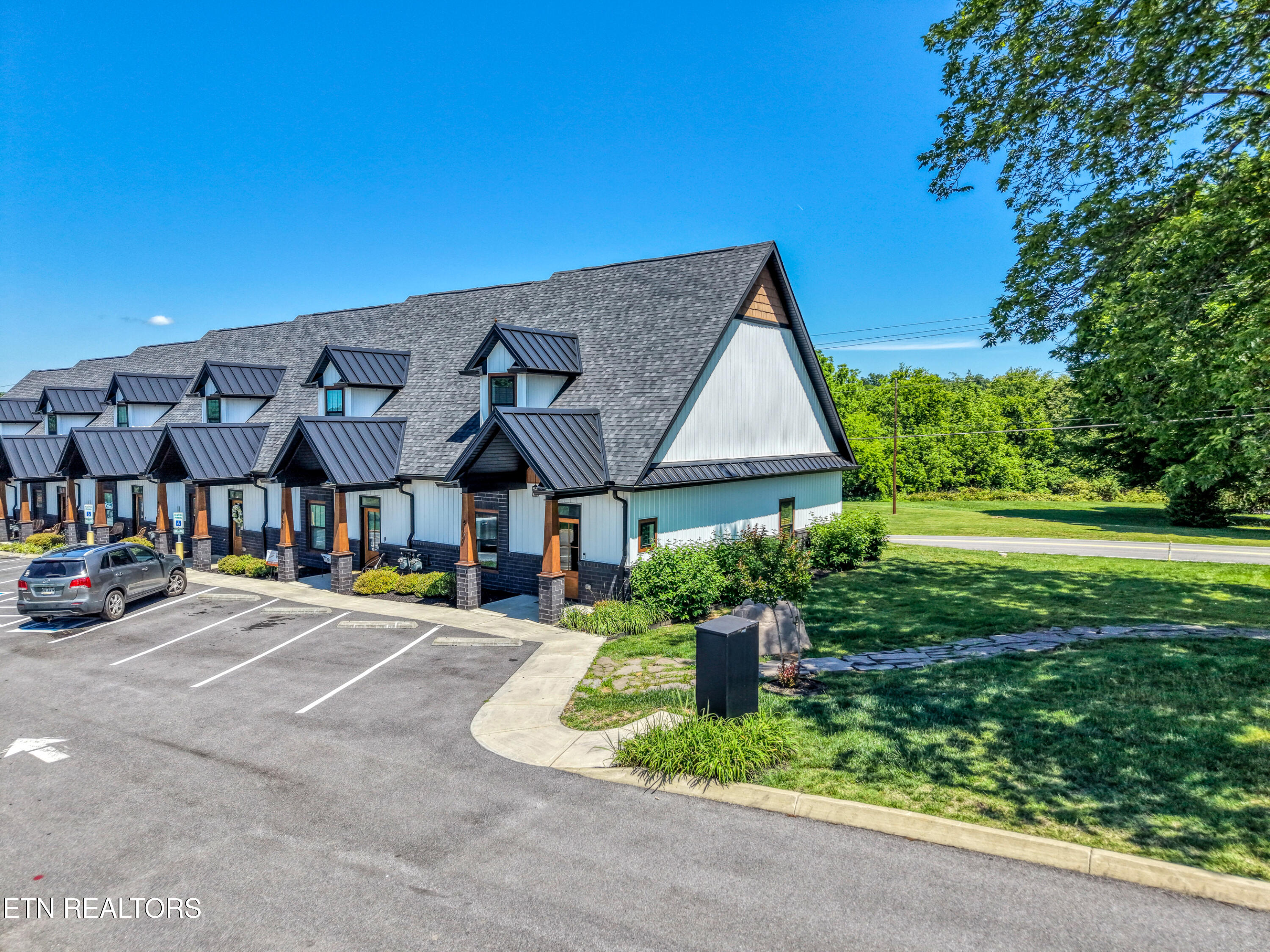 410 Fleeta Williams Way Sevierville TN 37862
