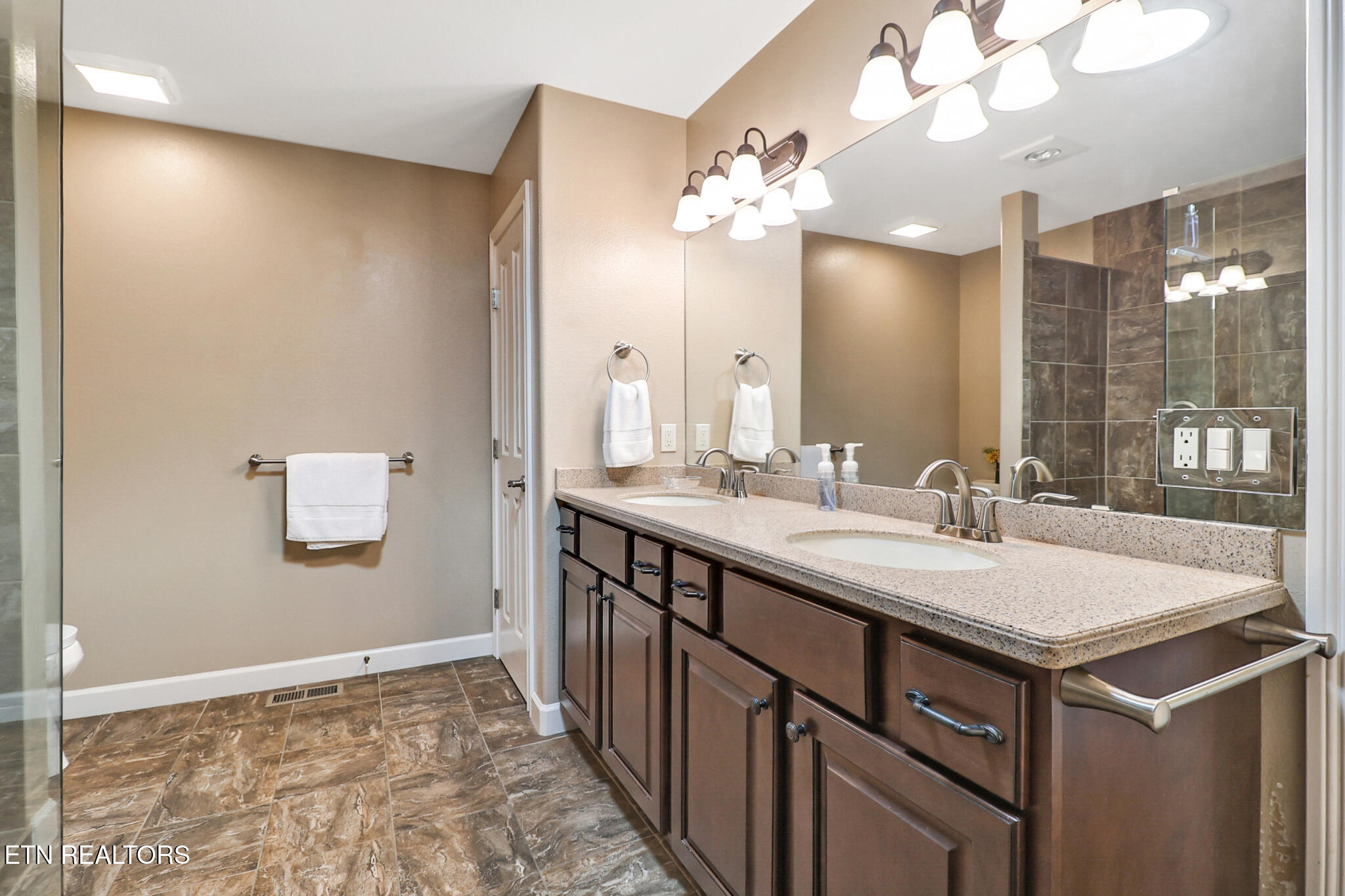 5 Heatherhurst Court Crossville TN 38558